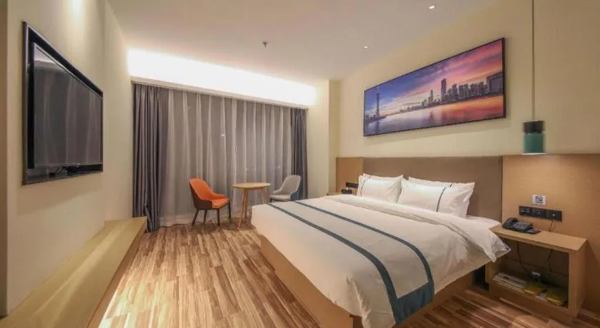 Bed in City Comfort Inn Wuhan Optics Valley Technology Exhibition Center