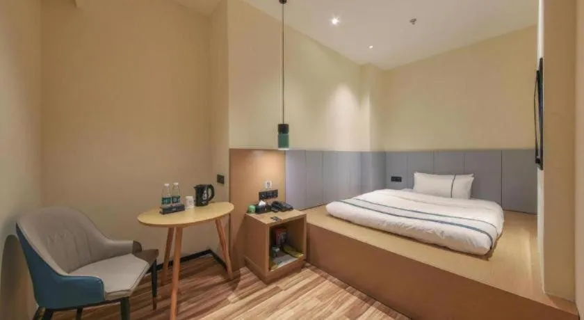 Bed in City Comfort Inn Wuhan Optics Valley Technology Exhibition Center