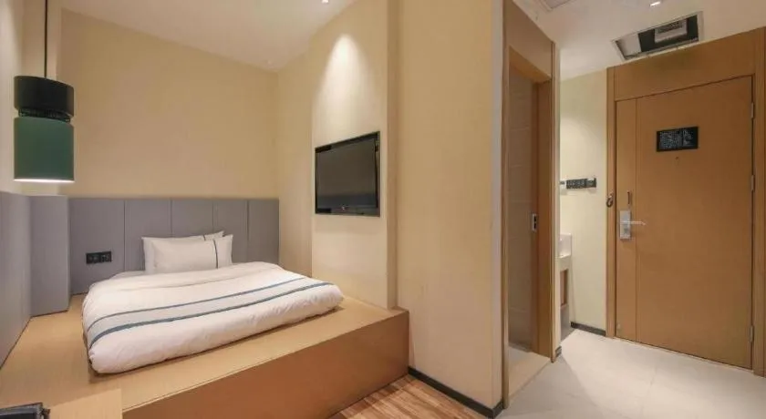 Bed in City Comfort Inn Wuhan Optics Valley Technology Exhibition Center