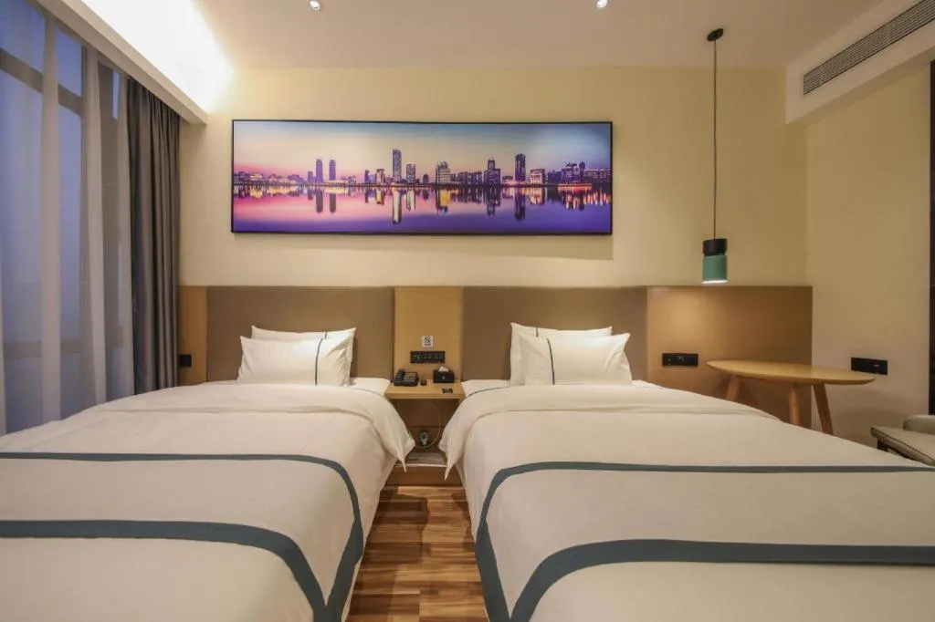 Bed in City Comfort Inn Wuhan Optics Valley Technology Exhibition Center