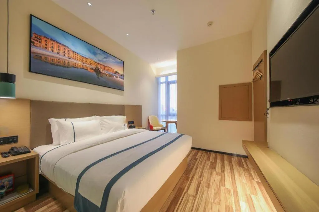 Bed in City Comfort Inn Wuhan Optics Valley Technology Exhibition Center