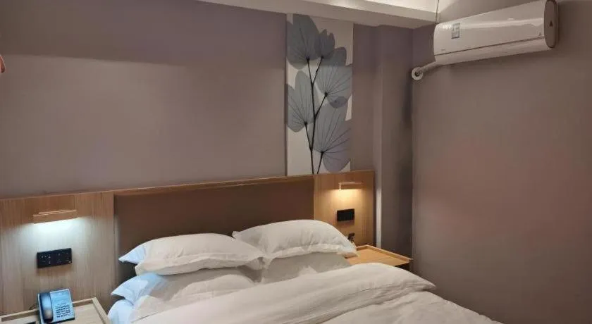 Bed in Green Tree Inn Express Huainan Xiejiaji District Orient Guangji Hospital