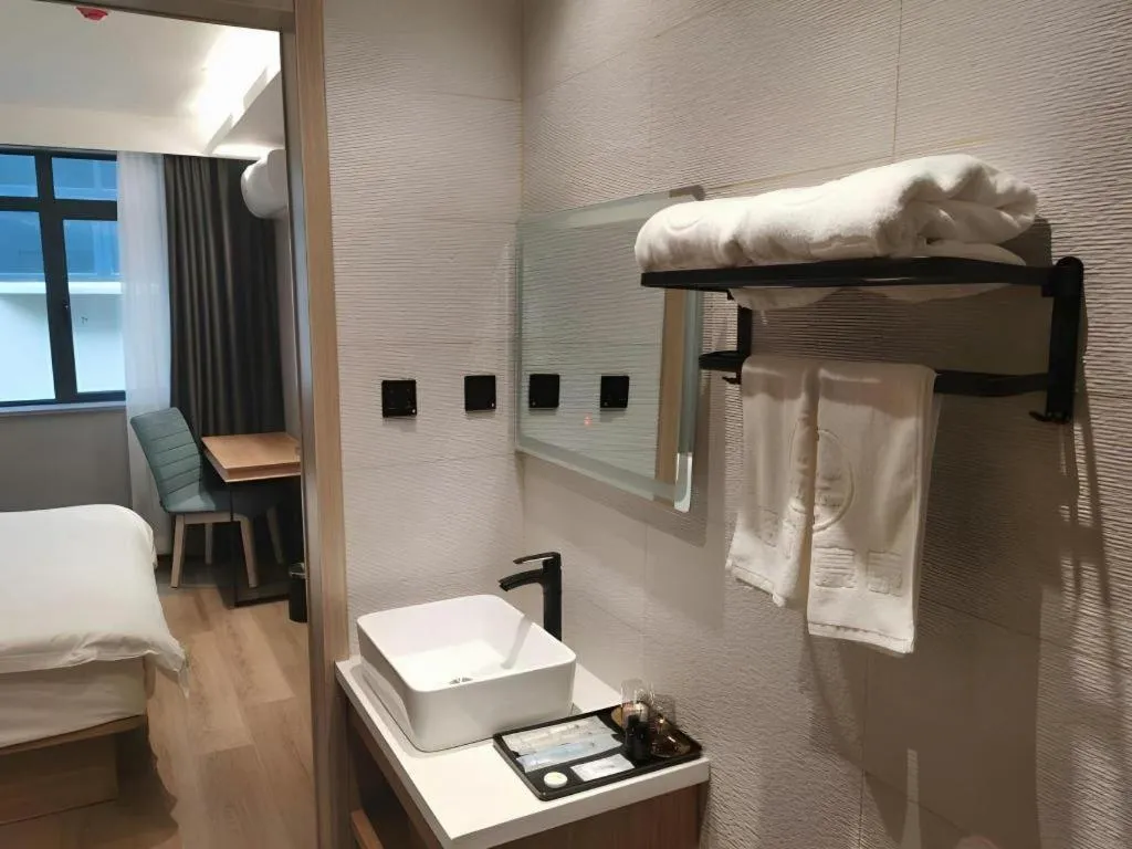 Bed in Green Tree Inn Express Huainan Xiejiaji District Orient Guangji Hospital