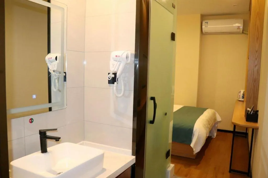 Bed in Shell Hotel Bozhou Lixin County Passenger Center