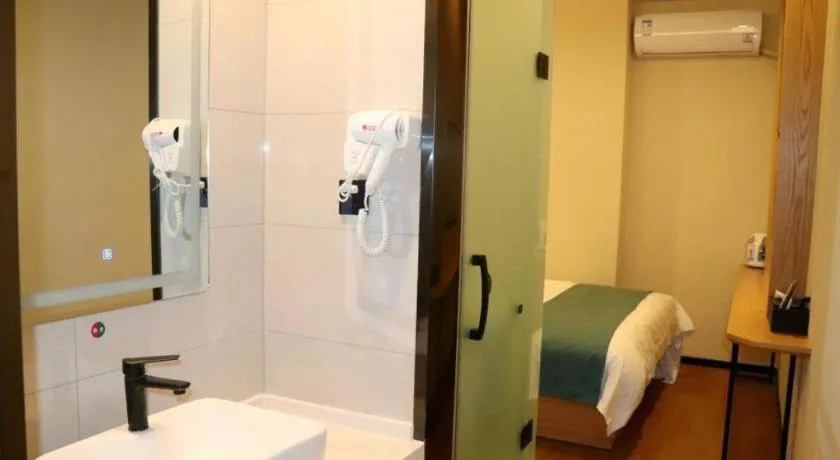 Bed in Shell Hotel Bozhou Lixin County Passenger Center