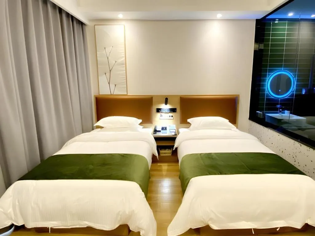Bed in Green Tree Inn Express Inner Mongolia Ulan Qab High-Speed Railway Station