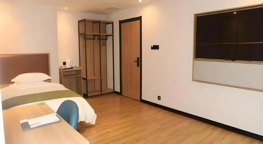 Bed in Green Tree Inn Express Inner Mongolia Ulan Qab High-Speed Railway Station