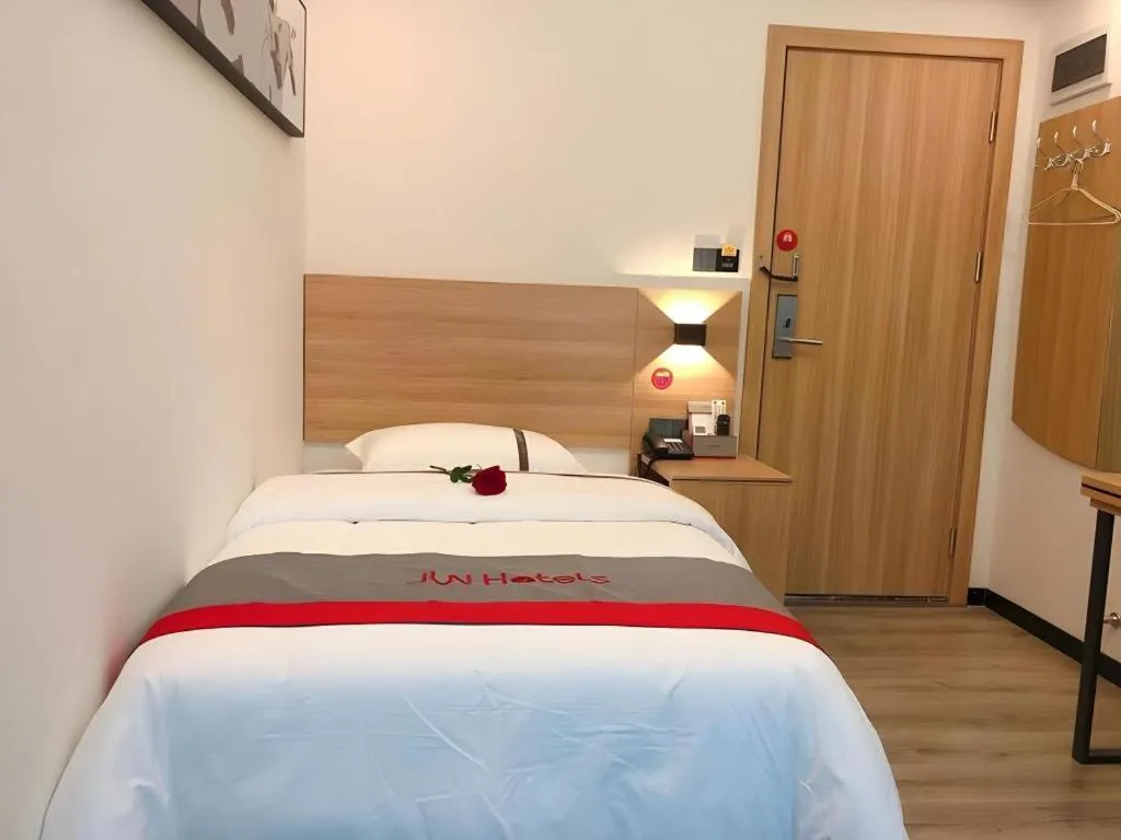 Bed in Jun Hotel Guangdong Zhanjiang Xiashan South Railway Station