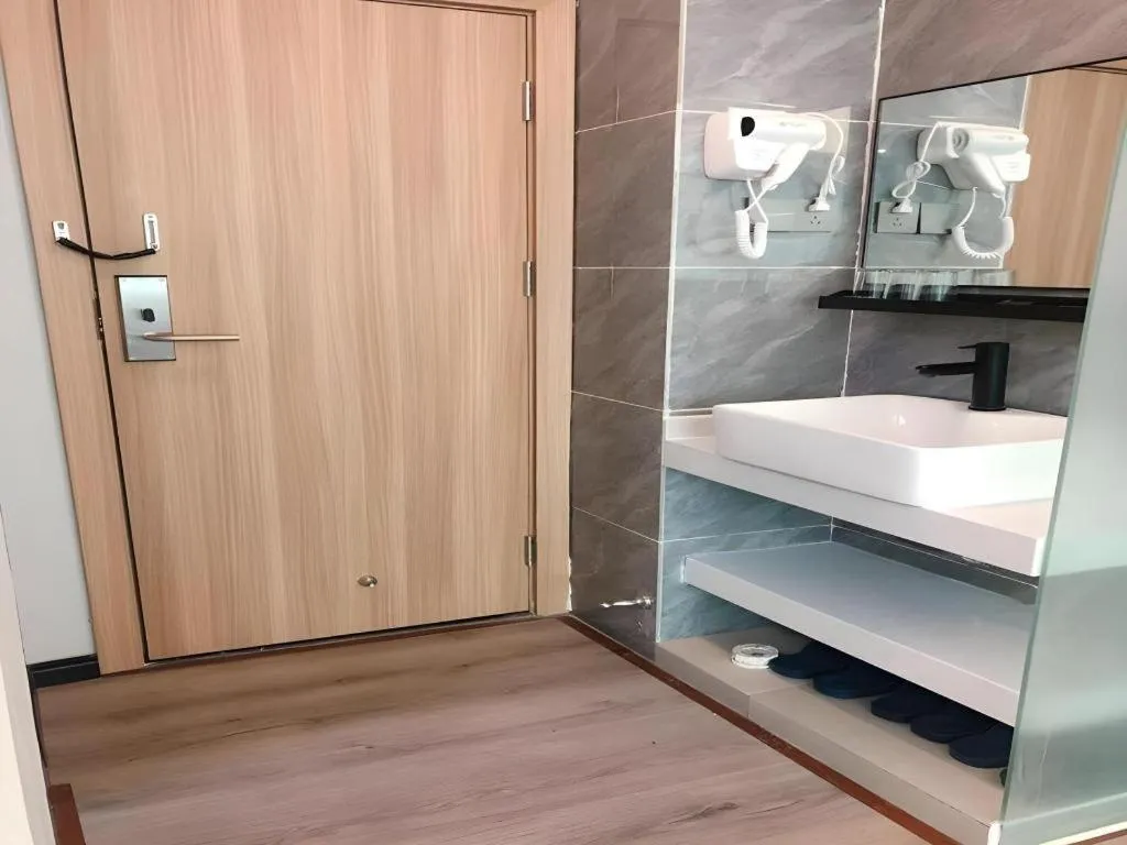 Jun Hotel Guangdong Zhanjiang Xiashan South Railway Station