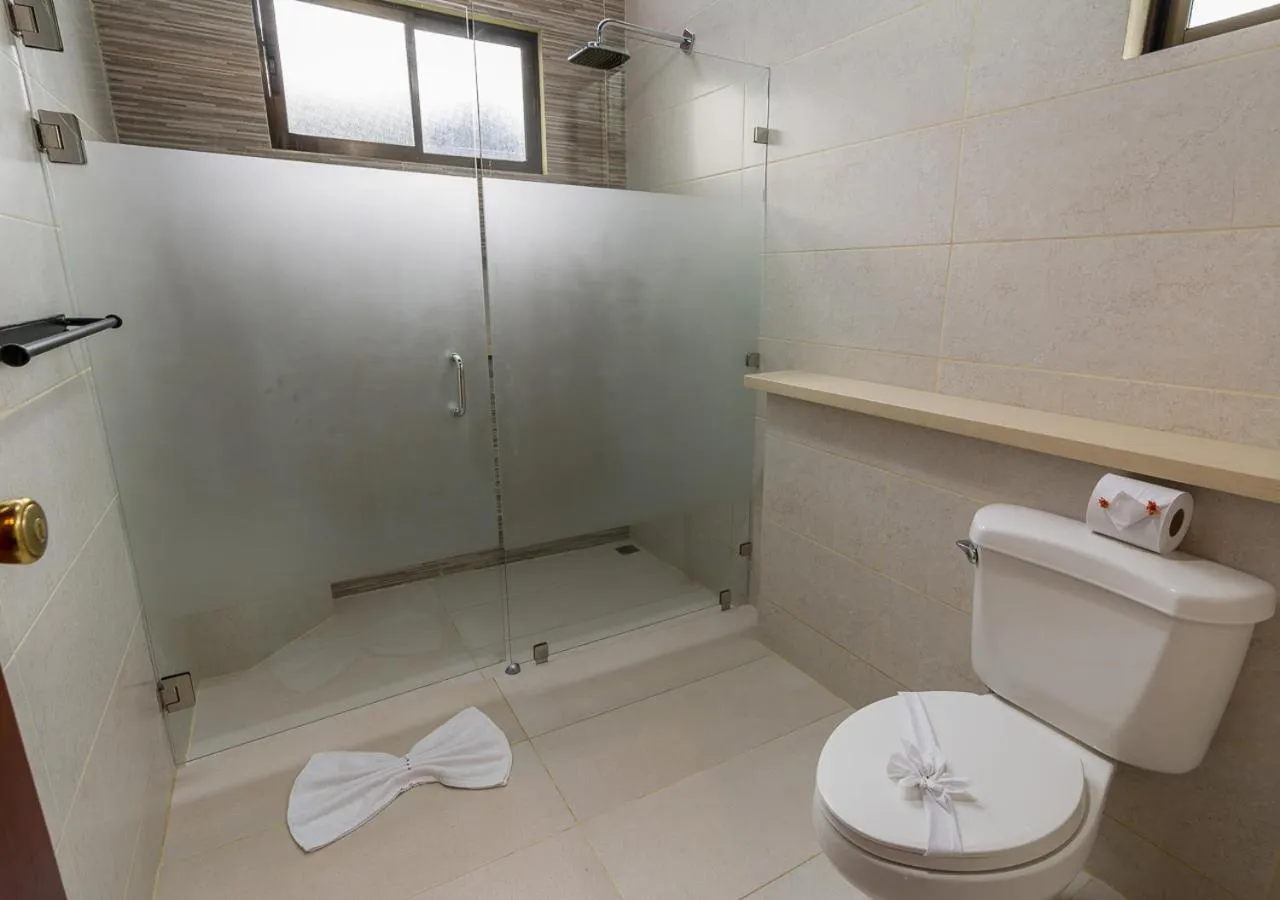 Shower in Hotel El Silencio del Campo