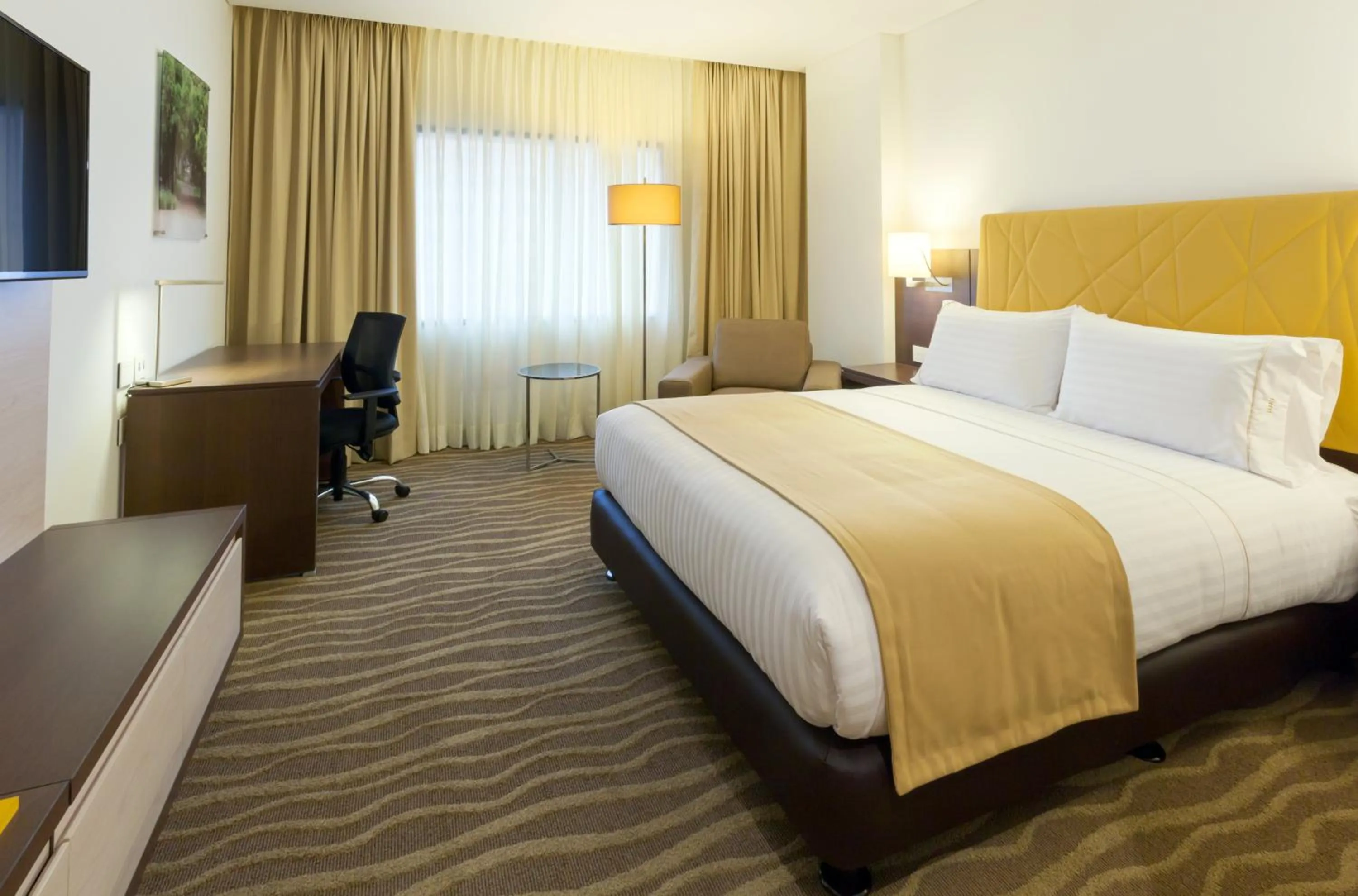 Photo of the whole room, Bed in Holiday Inn Express & Suites Bogota Zona G By IHG