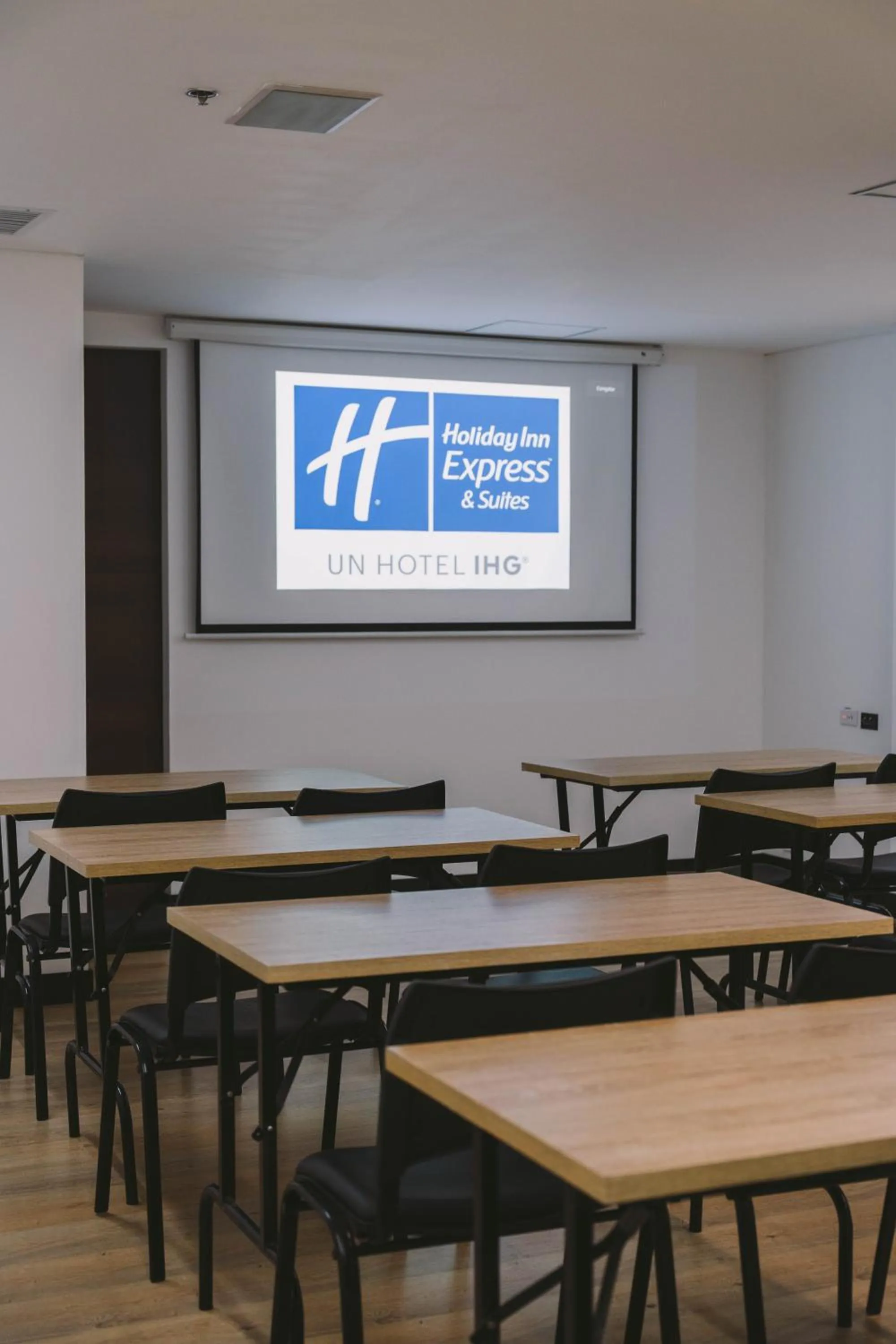 Property building in Holiday Inn Express & Suites Bogota Zona G By IHG