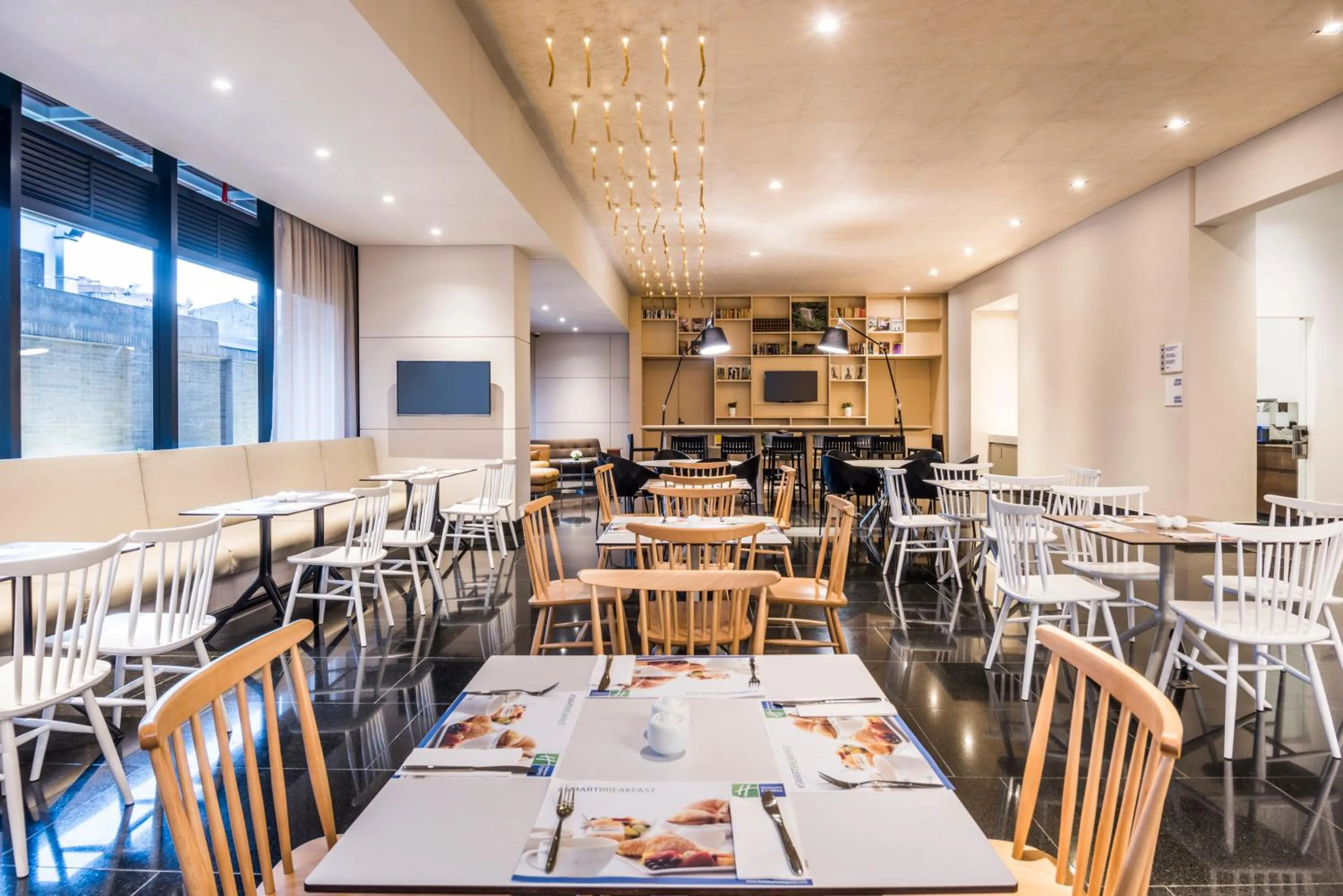 Breakfast in Holiday Inn Express & Suites Bogota Zona G By IHG