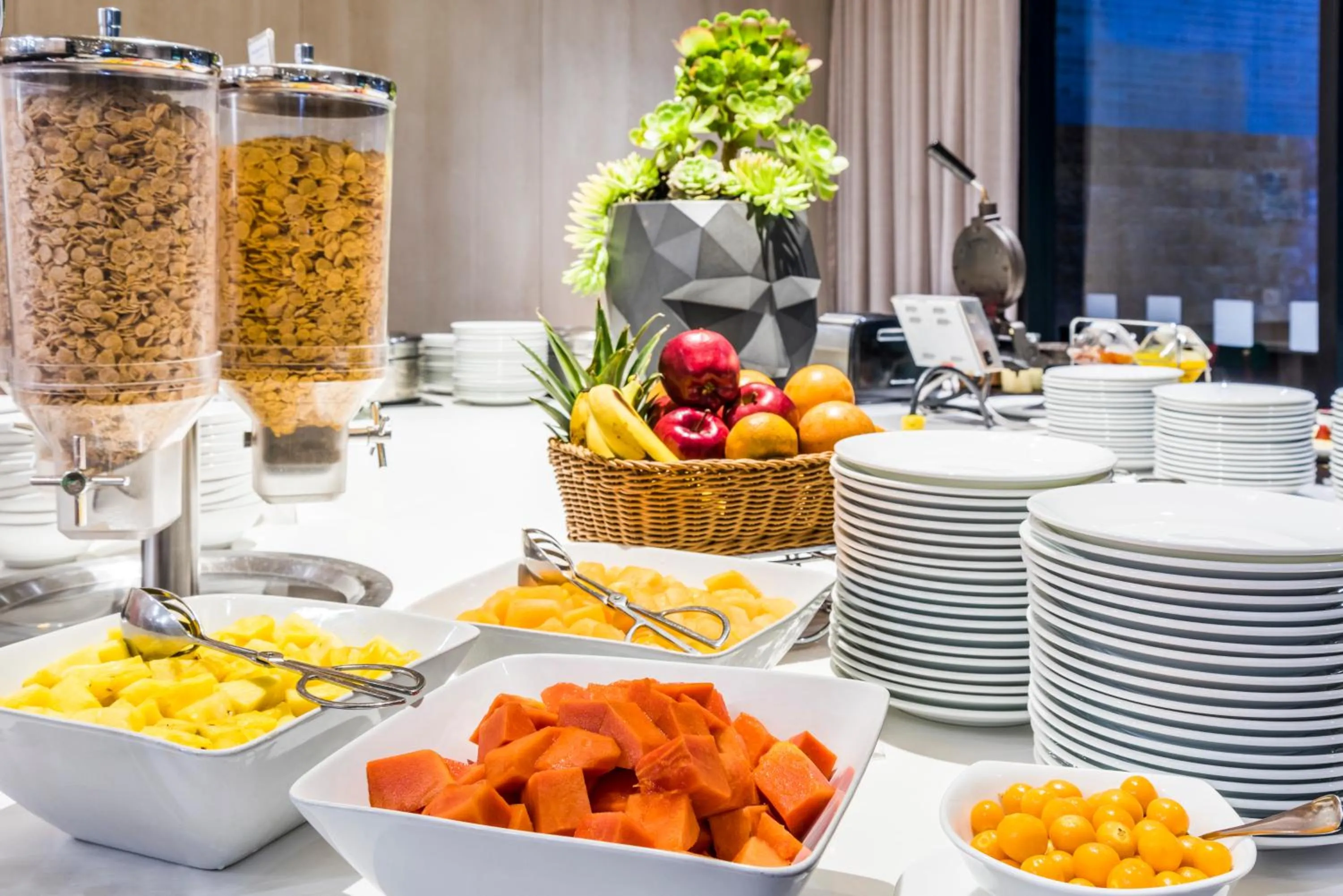 Breakfast in Holiday Inn Express & Suites Bogota Zona G By IHG
