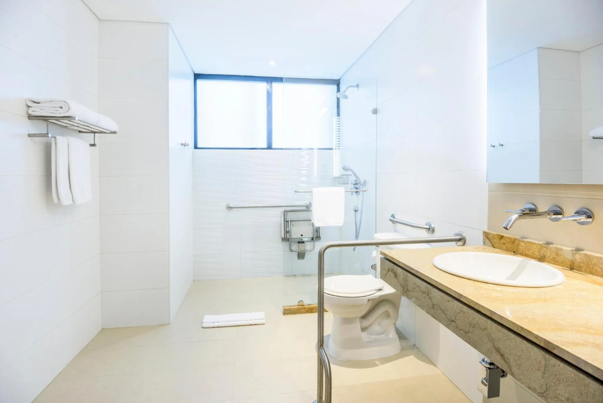 Bathroom in Holiday Inn Express & Suites Bogota Zona G By IHG