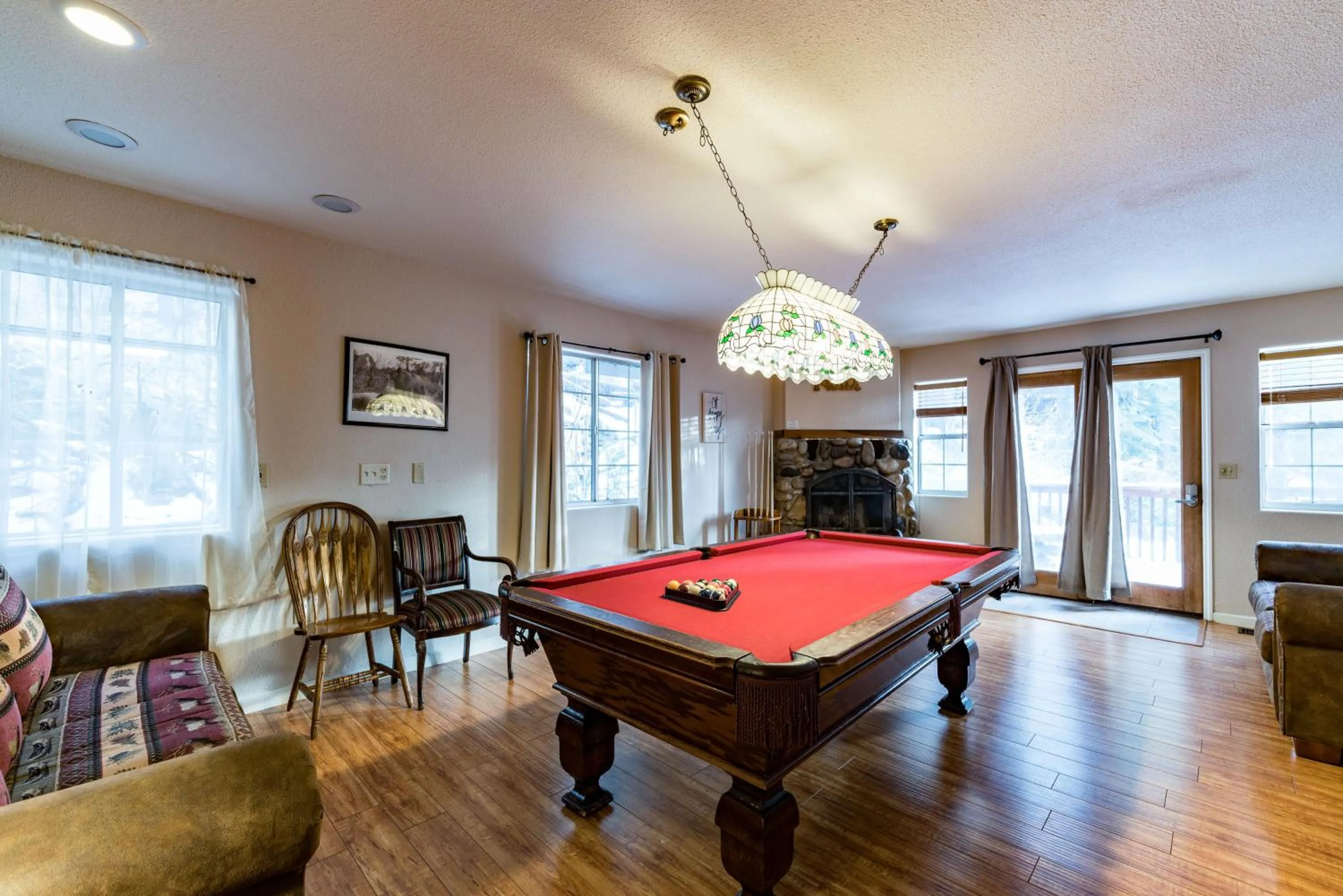 Living room in Inside Yosemite Winter Wonderland