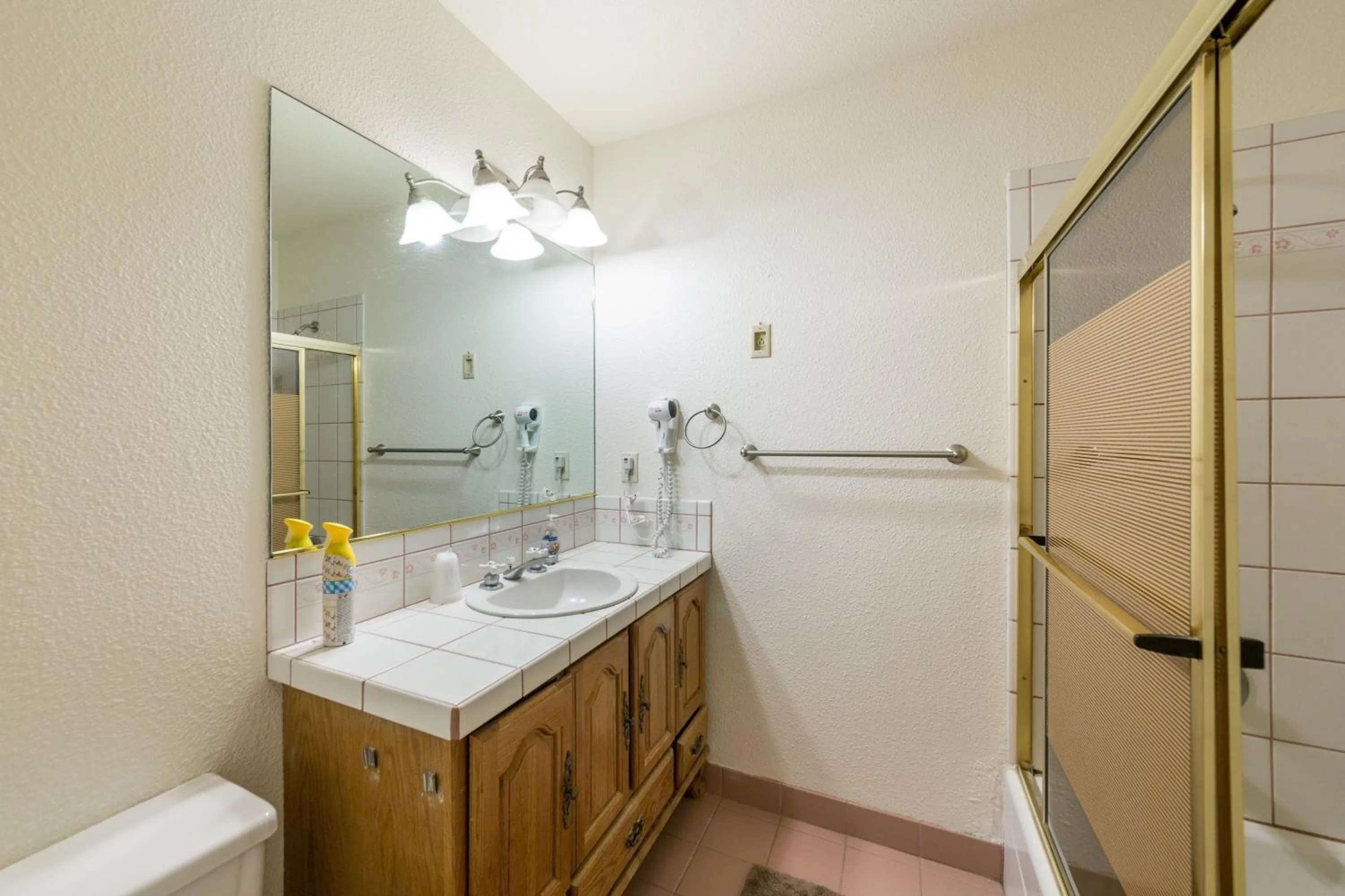 Bathroom in Inside Yosemite Winter Wonderland