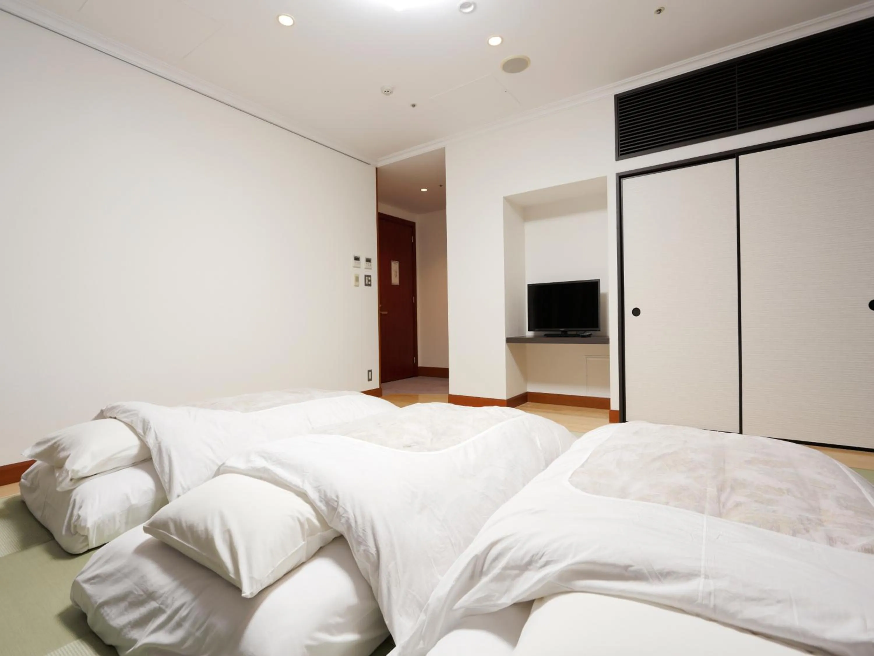 Photo of the whole room, Bed in Ryogoku View Hotel