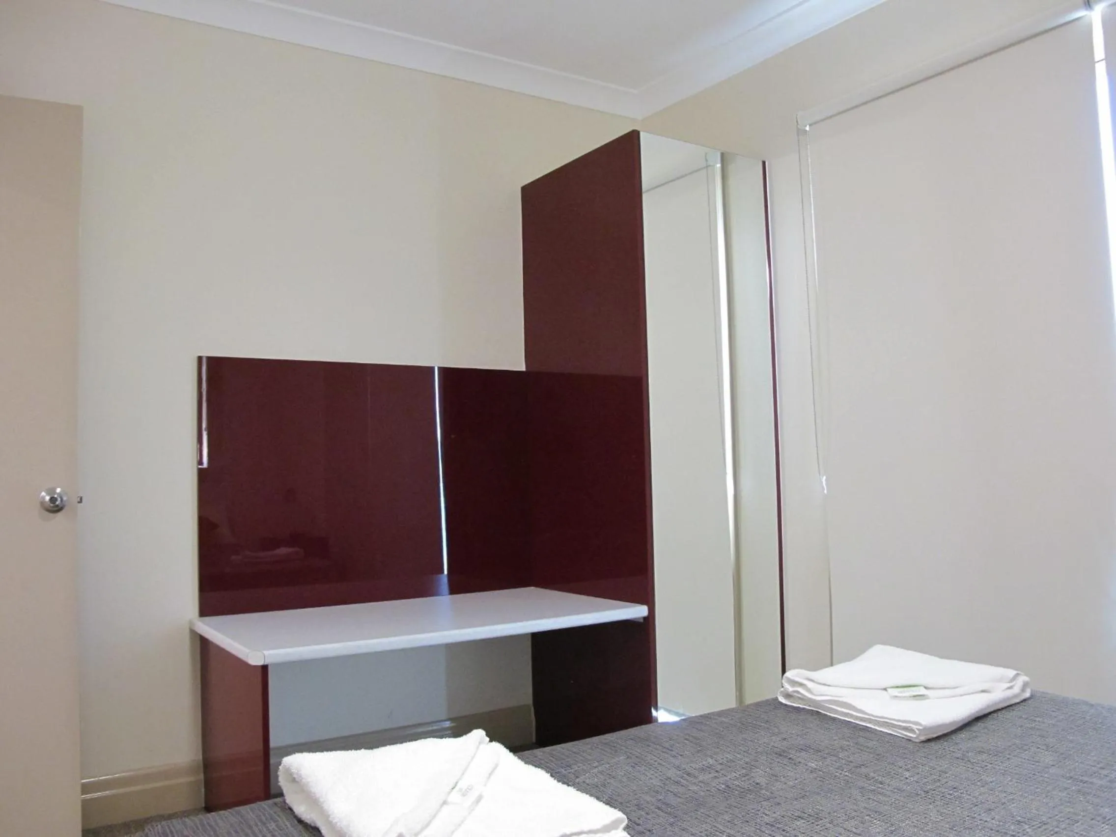 Bedroom, Bed in Hampton Court Apartments