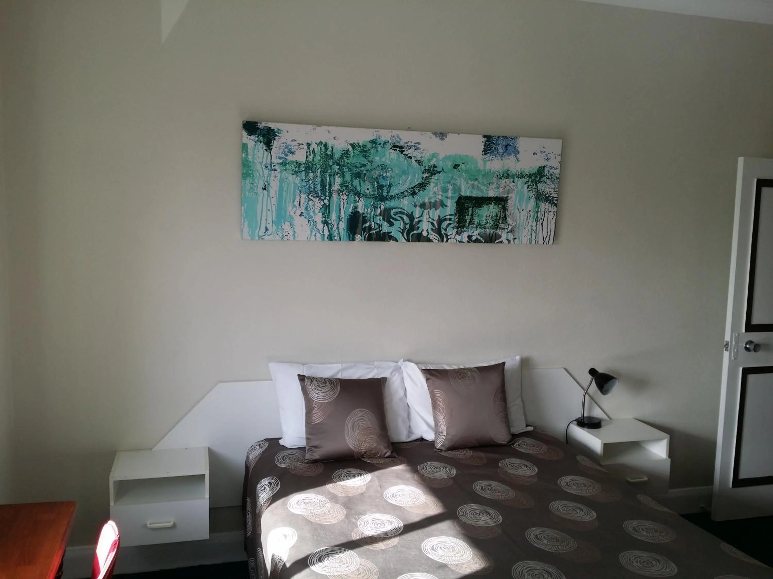 Quiet street view, Bed in Hampton Court Apartments