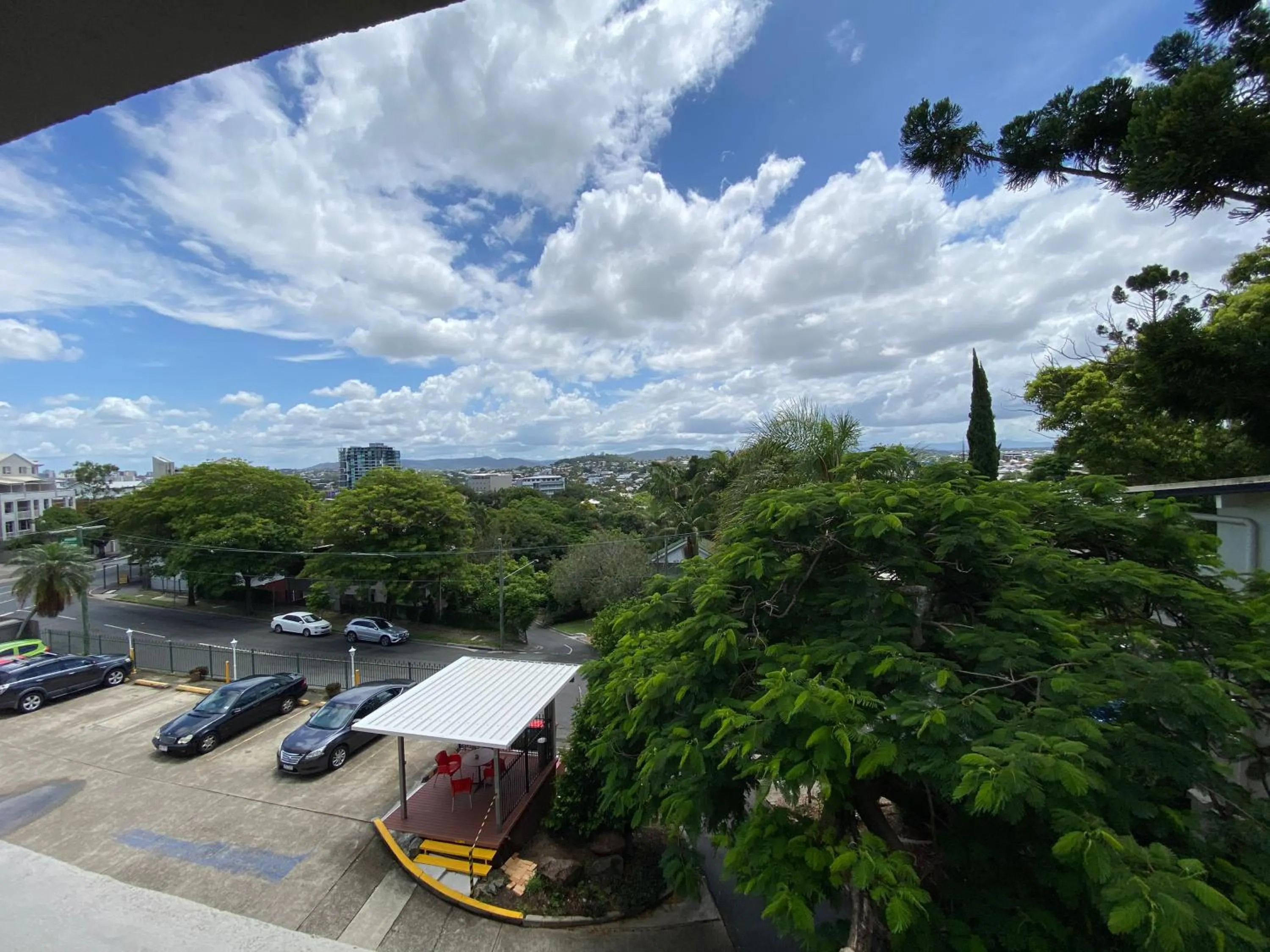 Inner courtyard view in Hampton Court Apartments