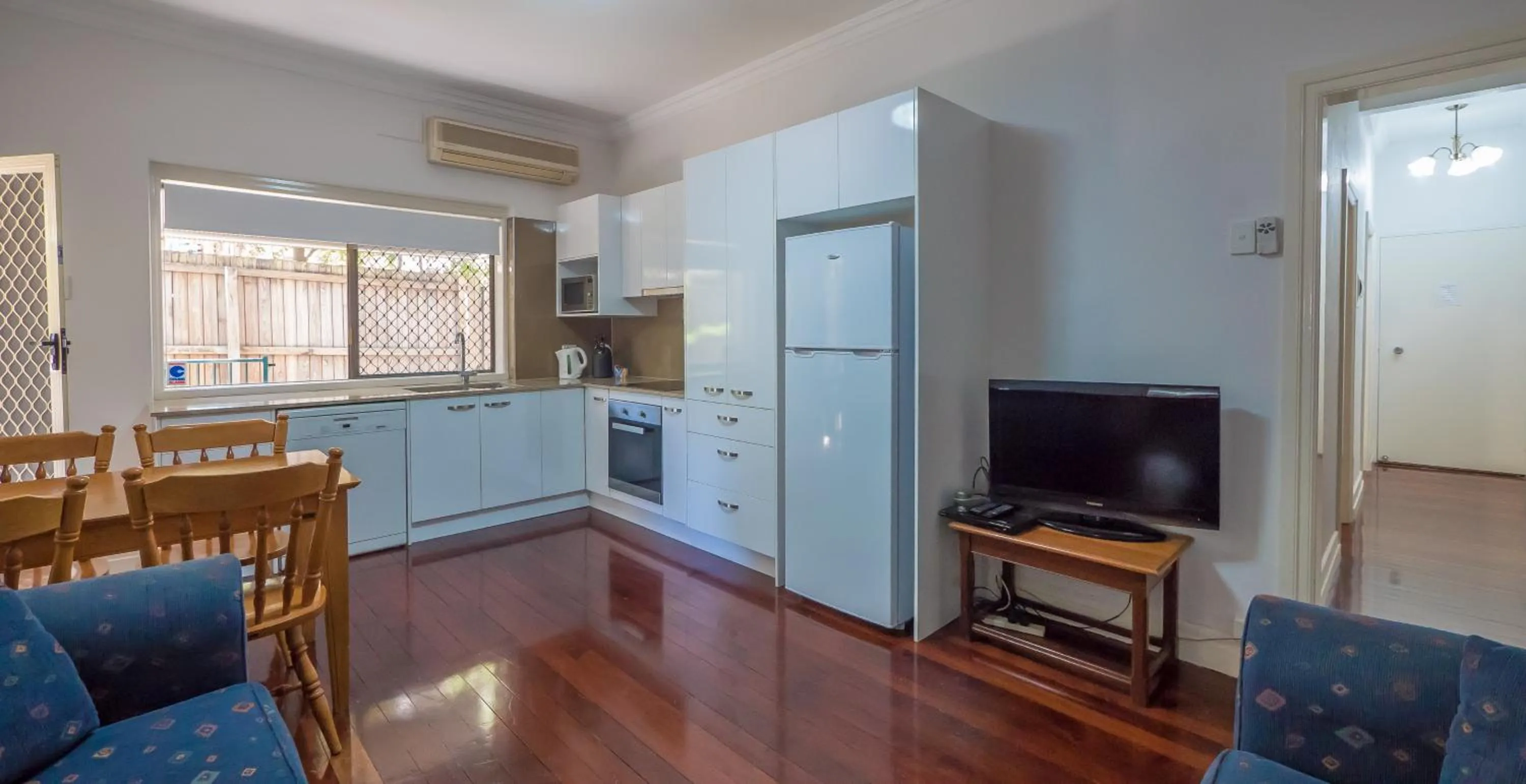Living room in Hampton Court Apartments
