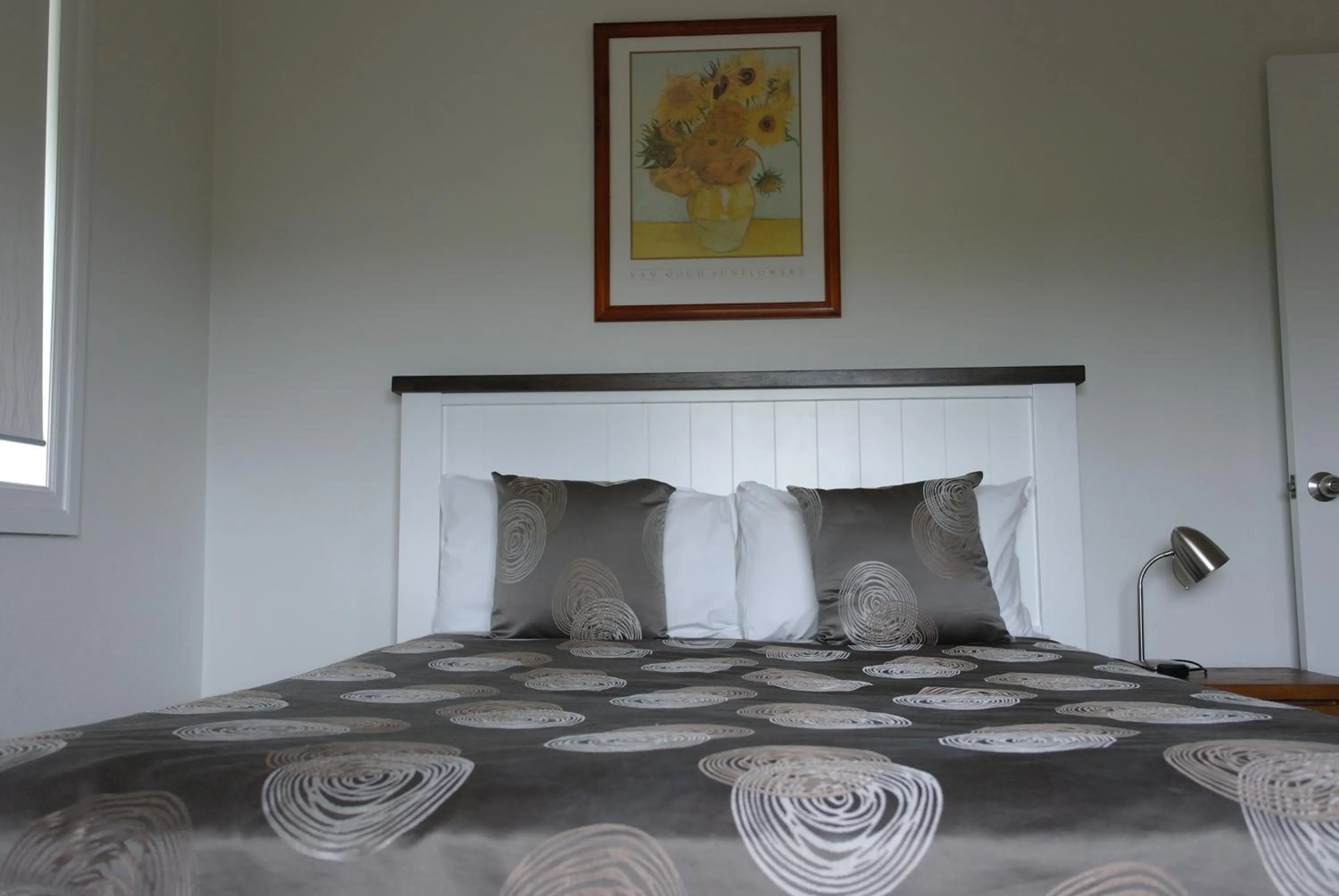 Restaurant/places to eat, Bed in Hampton Court Apartments