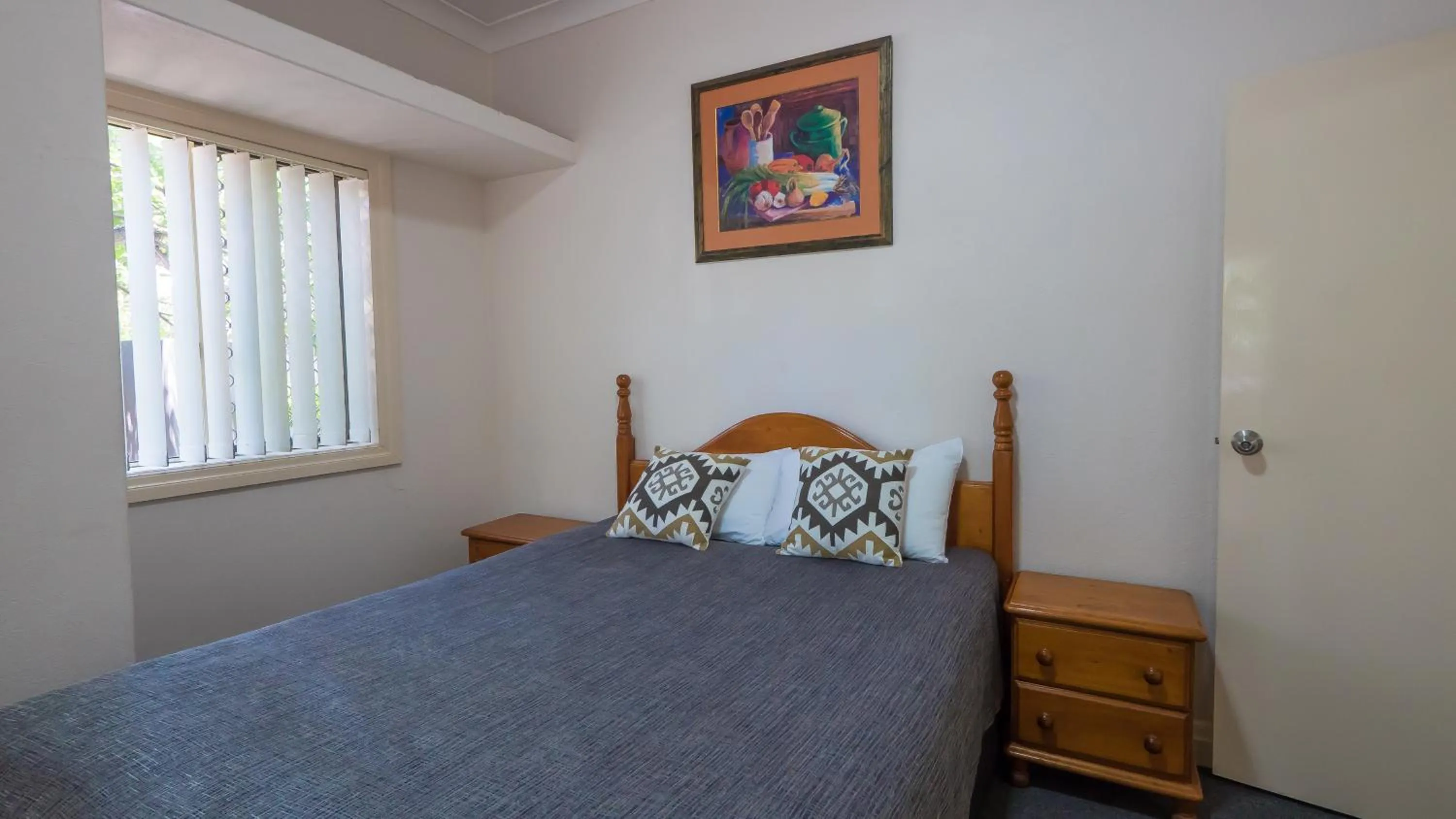 Bed in Hampton Court Apartments