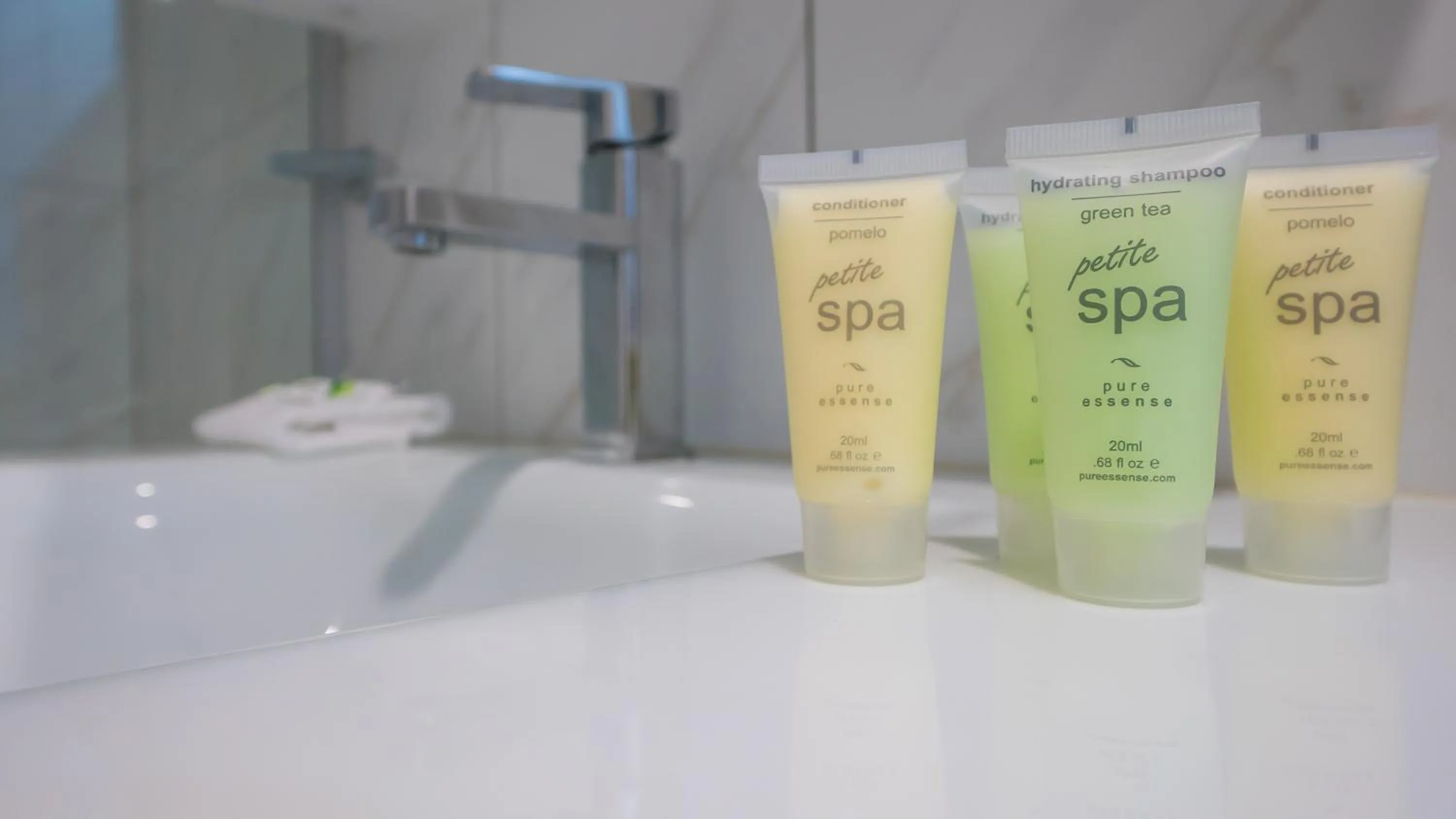 Bathroom in Hampton Court Apartments