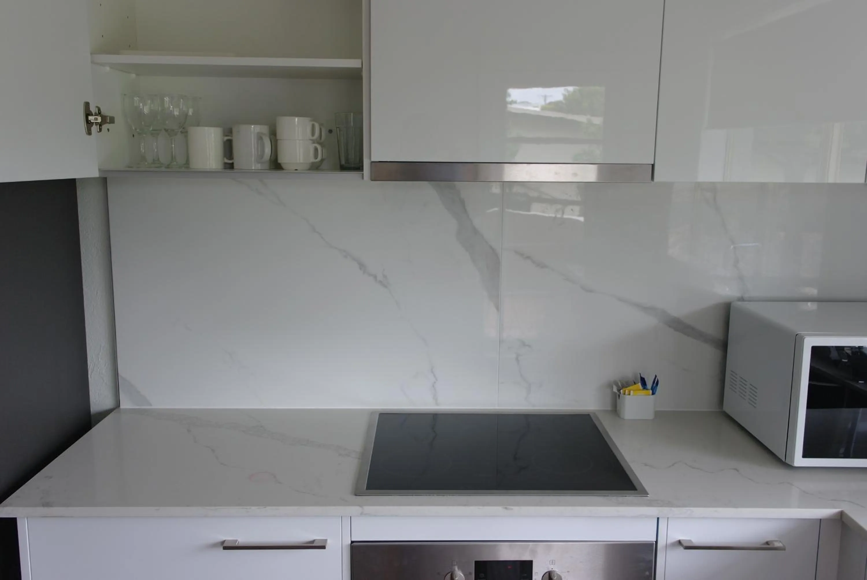 Restaurant/places to eat in Hampton Court Apartments