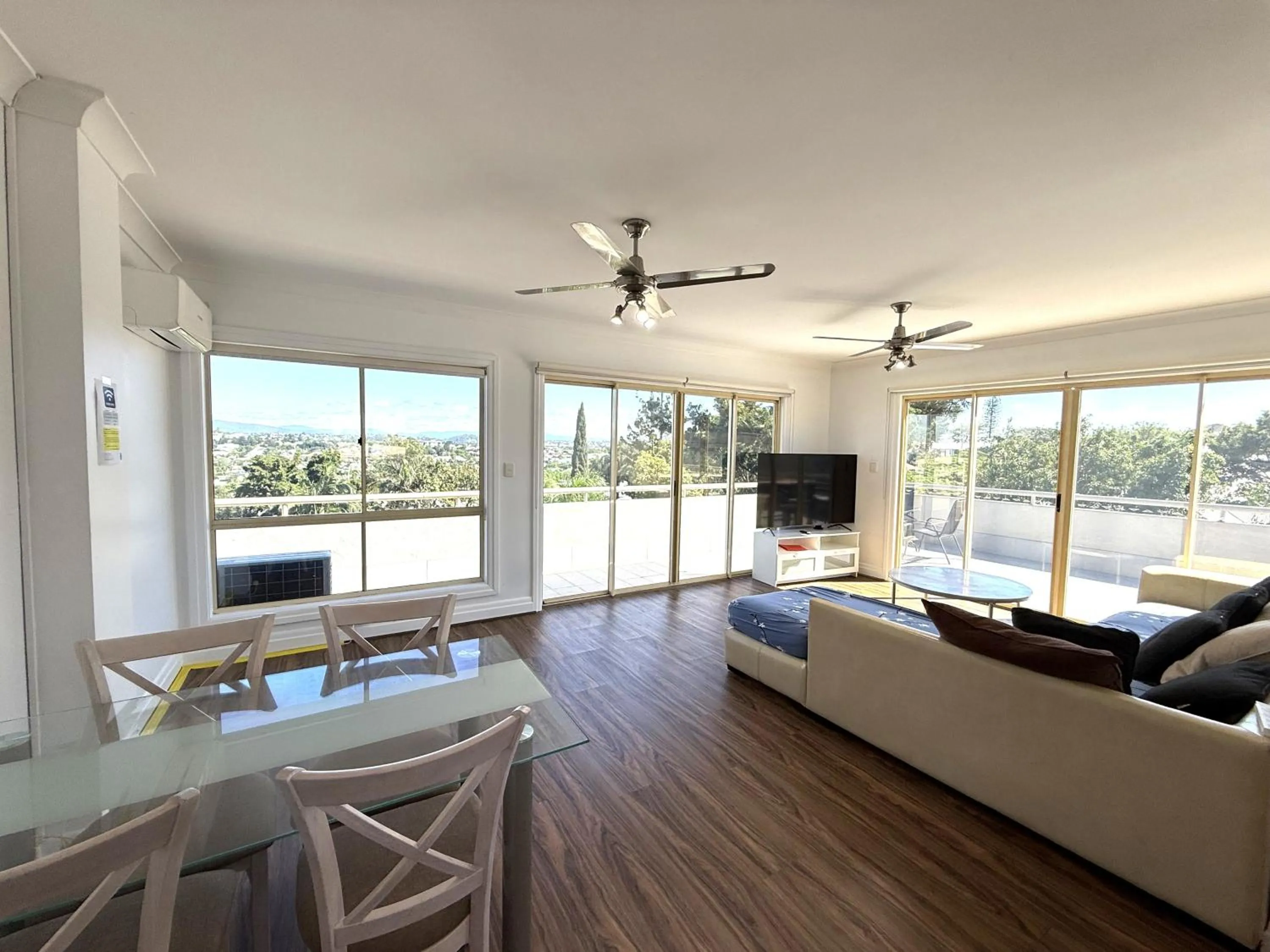 TV and multimedia in Hampton Court Apartments