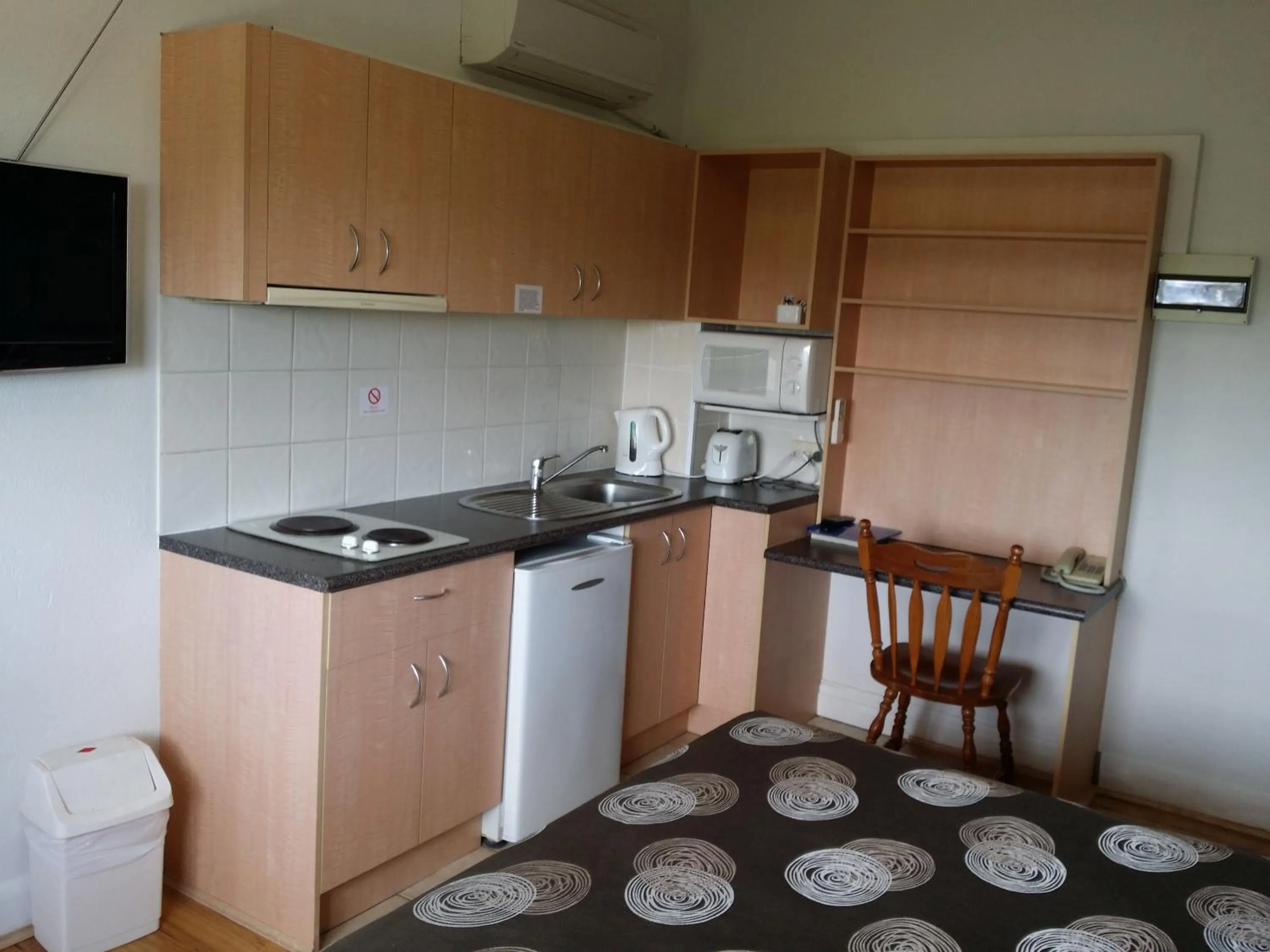 Shower in Hampton Court Apartments