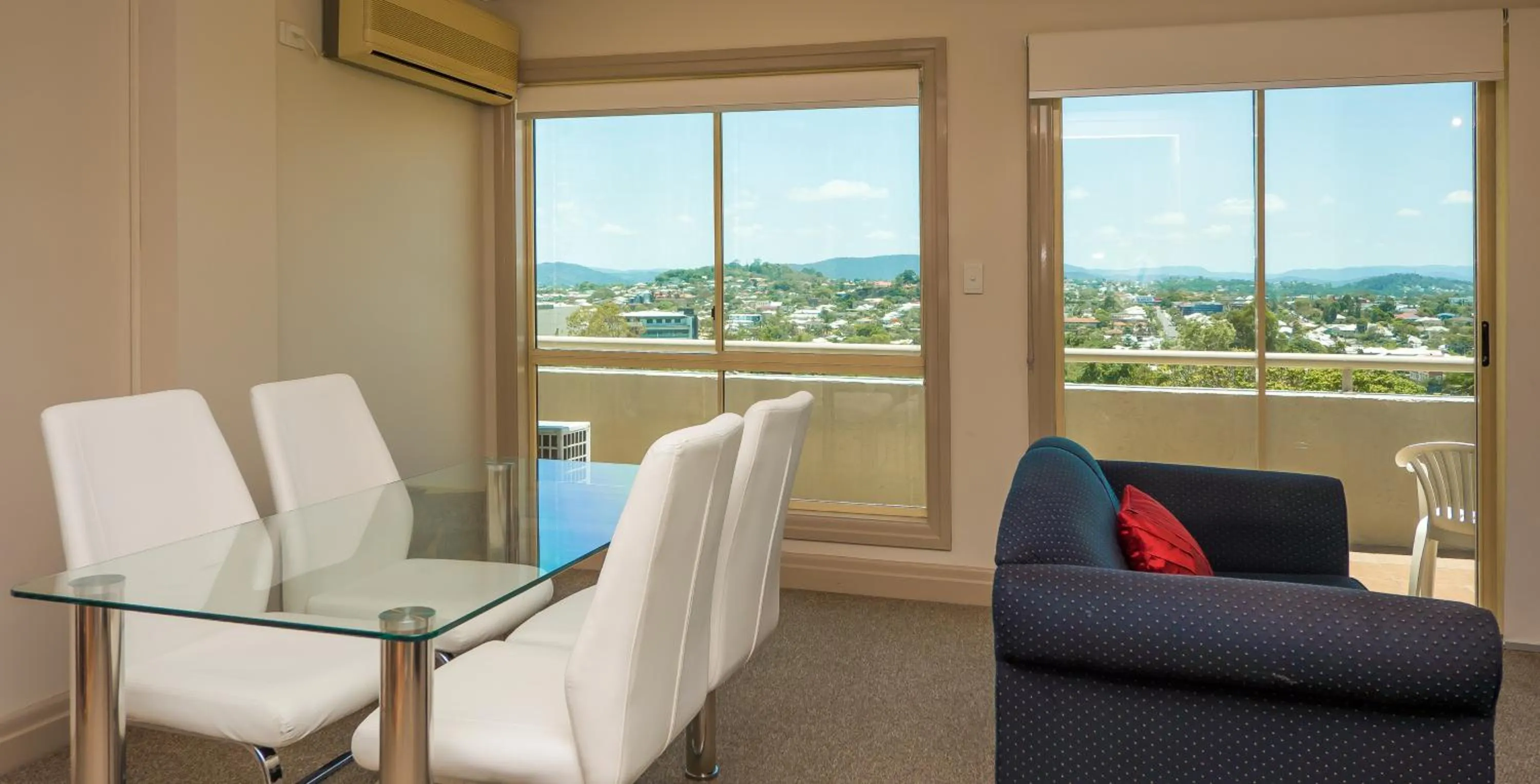 Dining area in Hampton Court Apartments