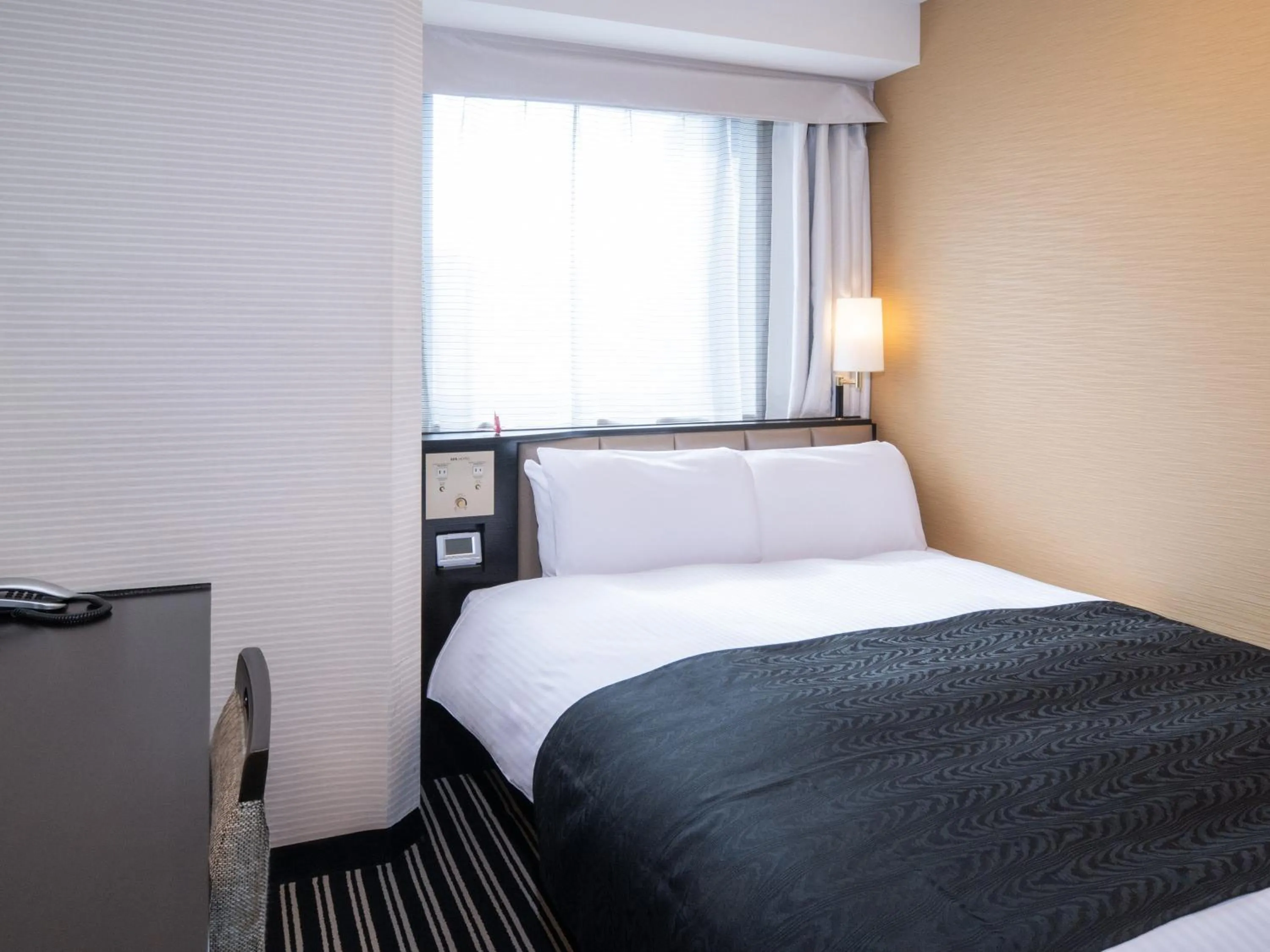 Photo of the whole room, Bed in APA Hotel Higashi Shinjuku Kabukicho