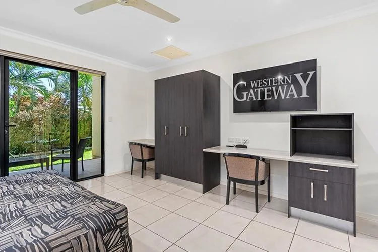 Photo of the whole room, Bed in Western Gateway Motel and Apartments