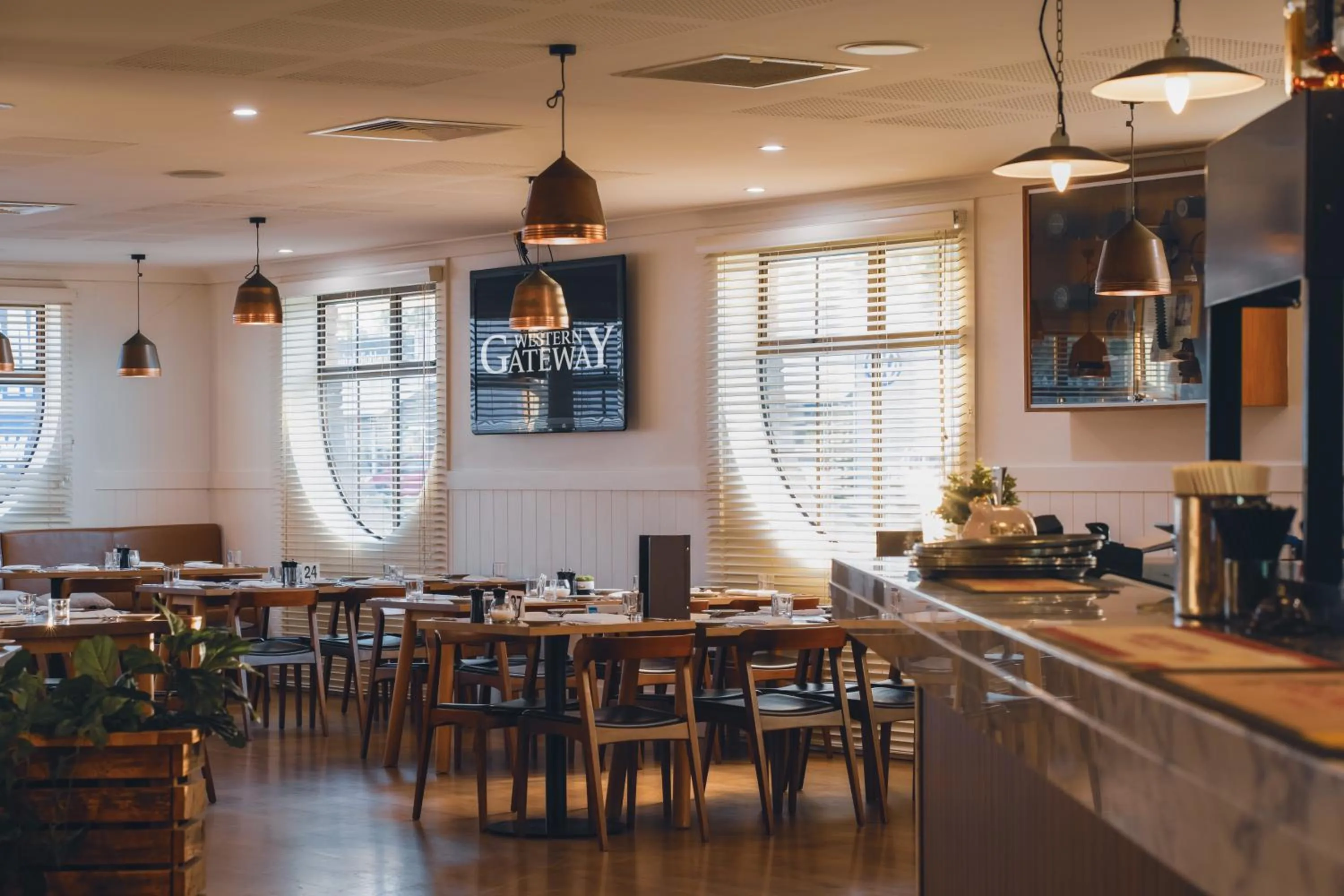 Restaurant/places to eat in Western Gateway Motel and Apartments