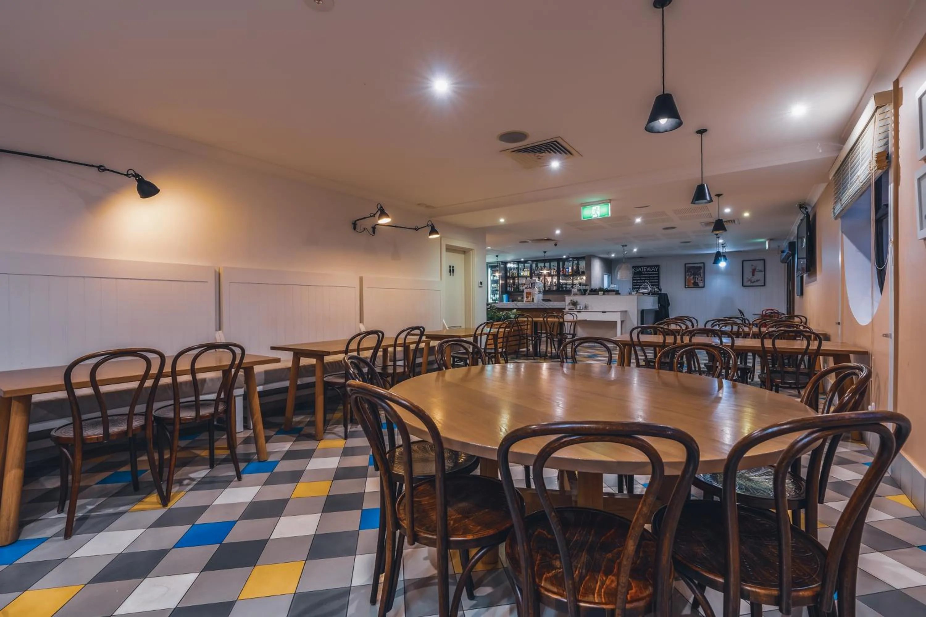 Restaurant/places to eat in Western Gateway Motel and Apartments