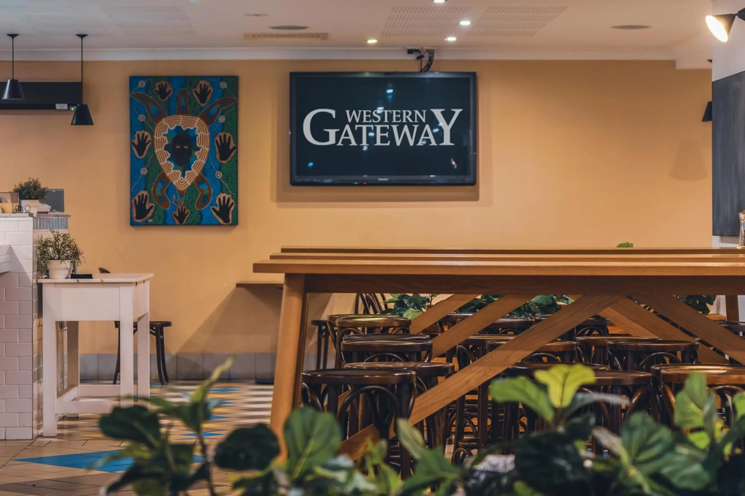 Restaurant/places to eat in Western Gateway Motel and Apartments