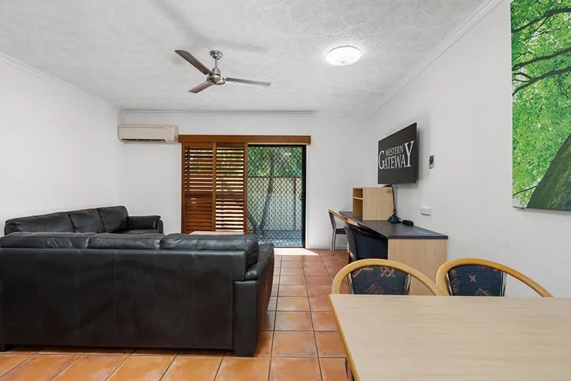 Living room in Western Gateway Motel and Apartments