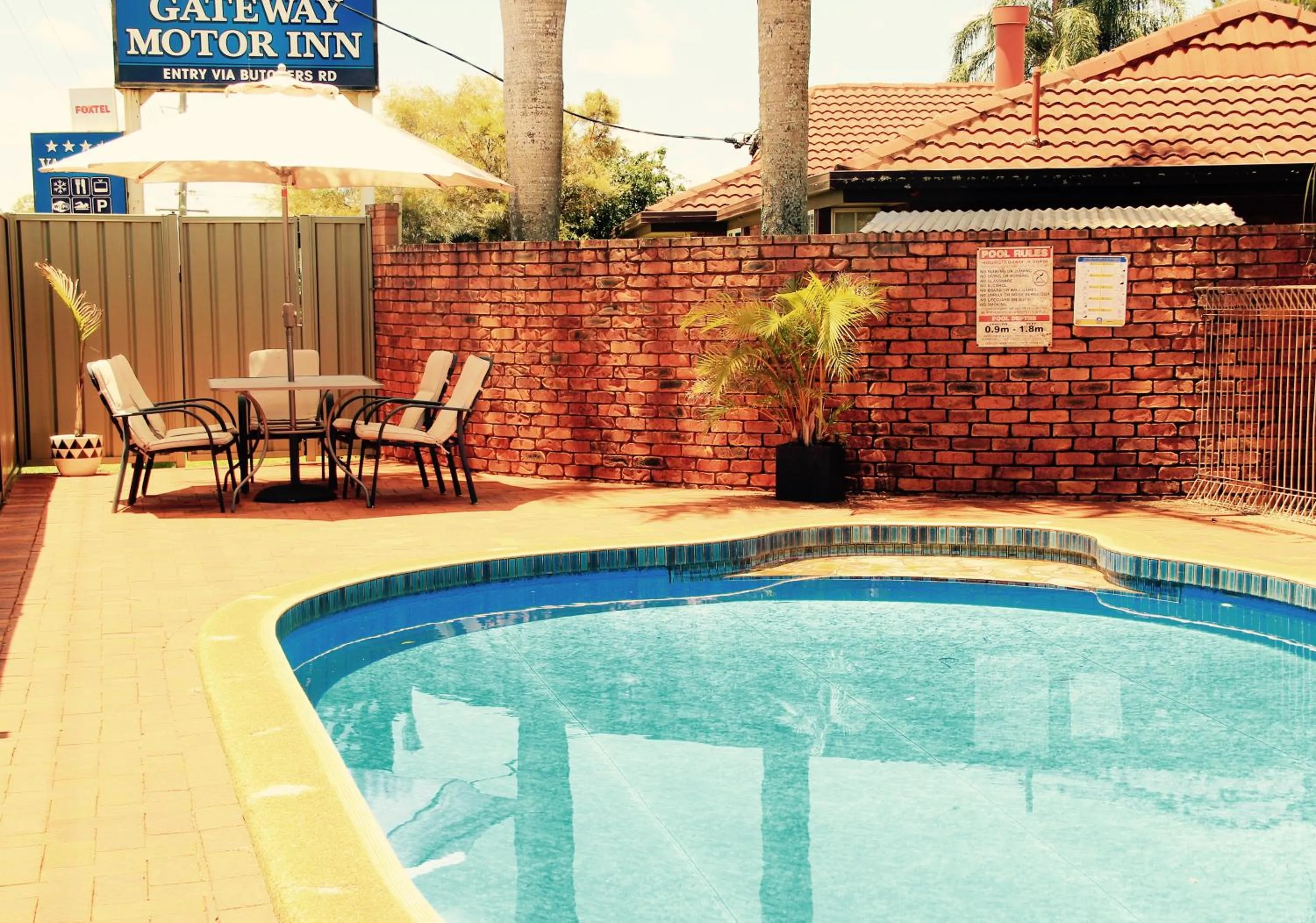 Swimming pool in Childers Gateway Motor Inn