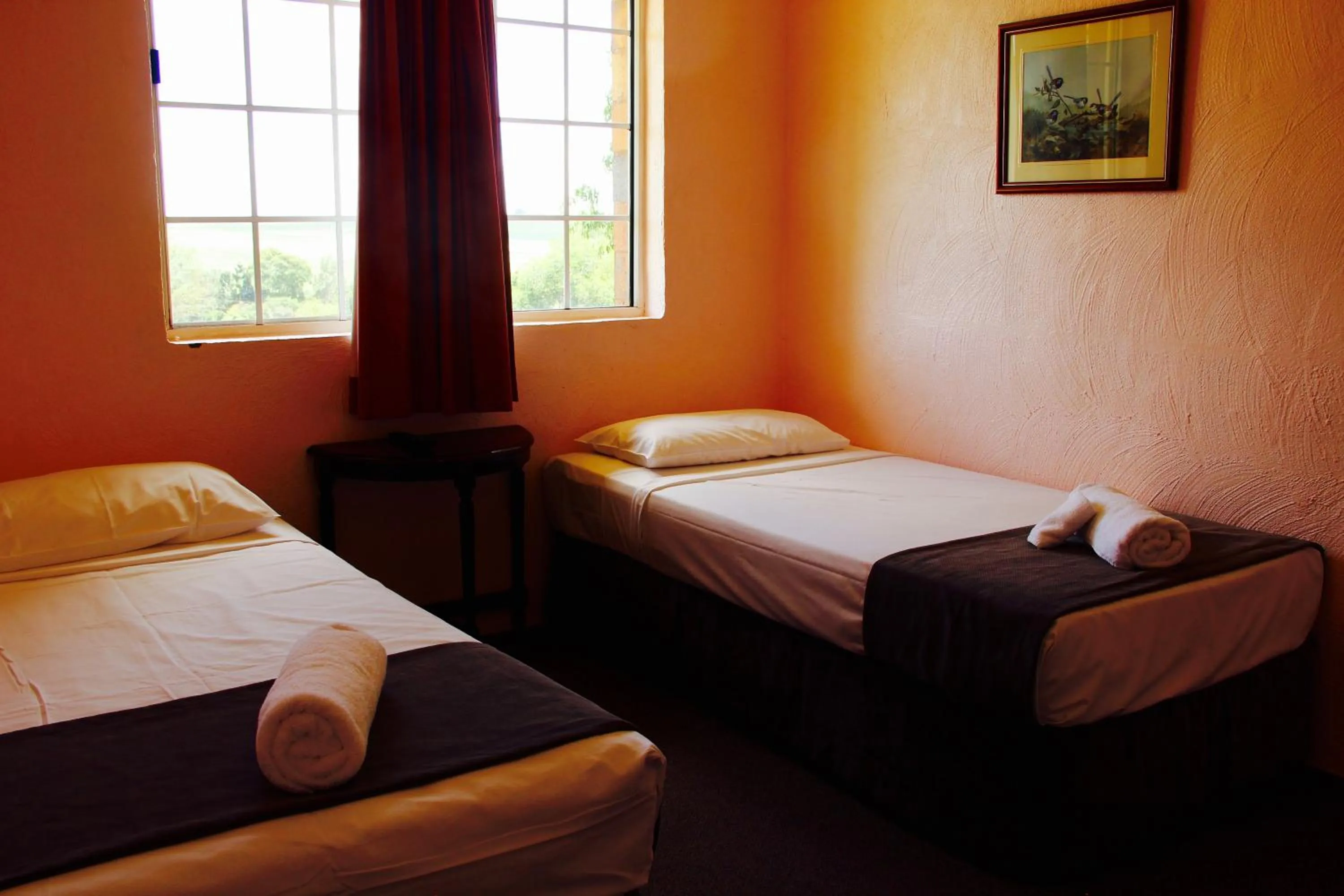 Bedroom, Bed in Childers Gateway Motor Inn