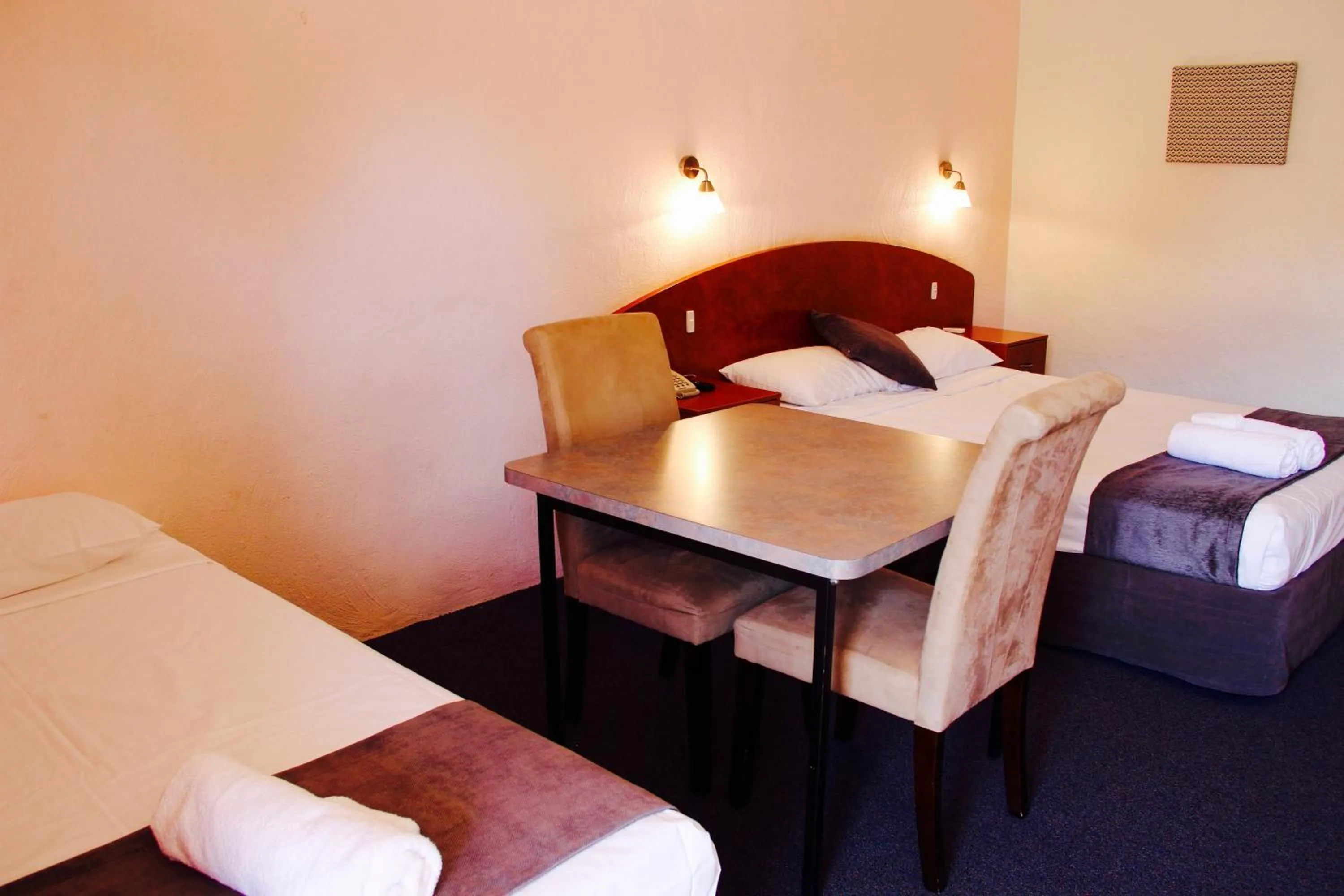 Bedroom, Bed in Childers Gateway Motor Inn