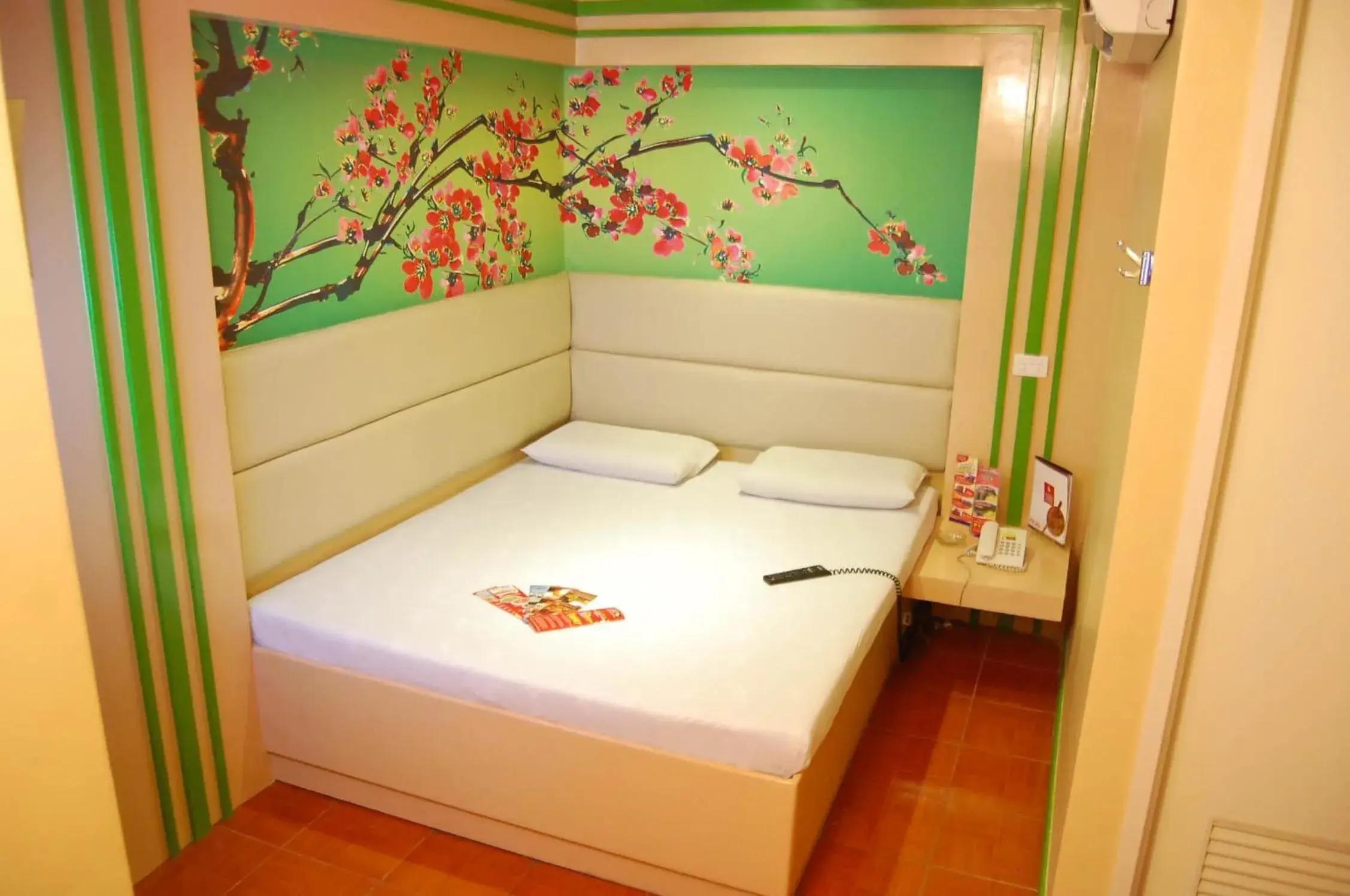 Deluxe Double Room in Hotel Sogo Quezon Avenue Deluxe Double Room in Hotel Sogo Quezon Avenue