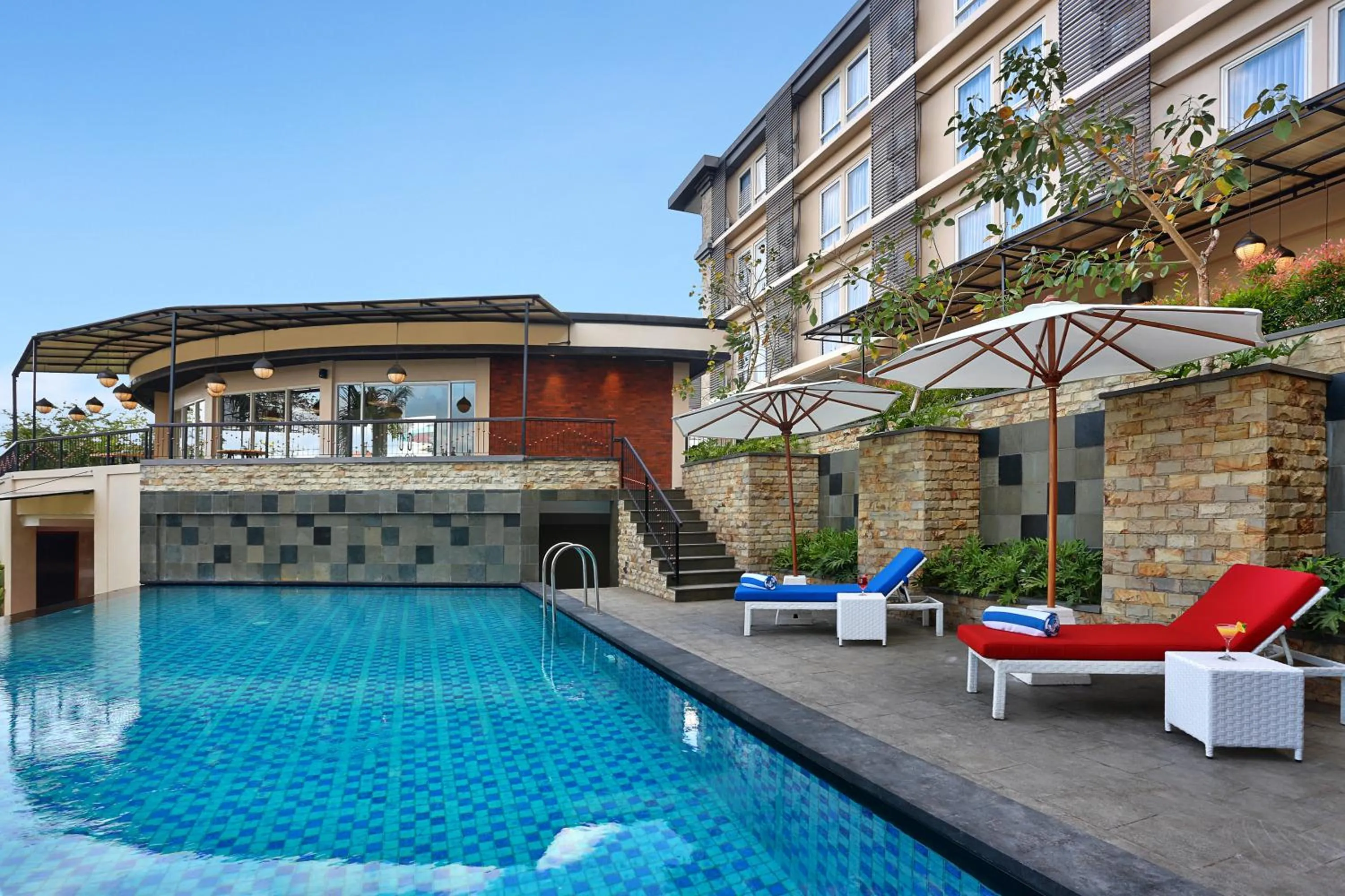 Swimming pool in Azana Boutique Hotel Denpasar
