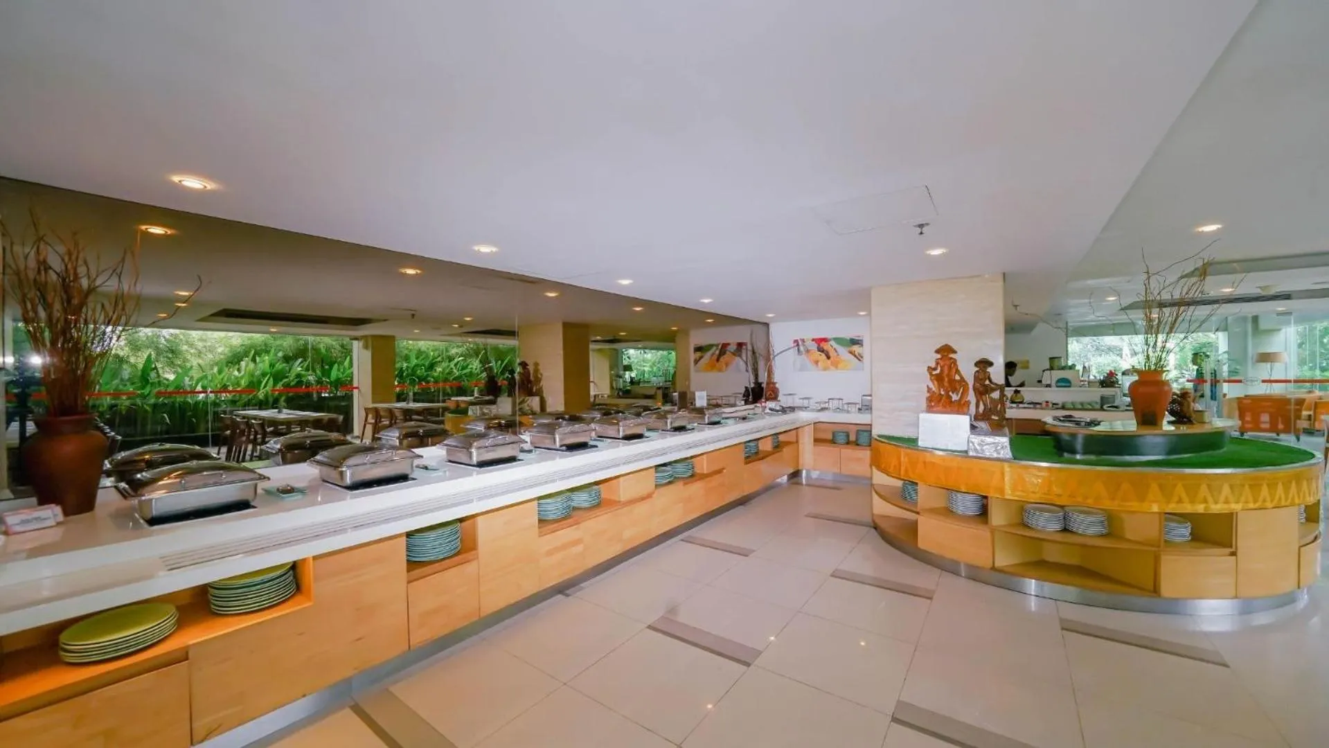 Restaurant/places to eat in HARRIS Hotel Kuta Galleria