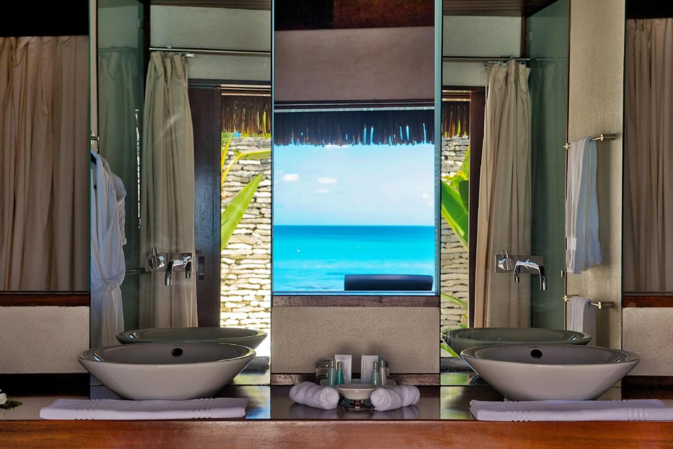 Bathroom in Hotel Kia Ora Resort & Spa