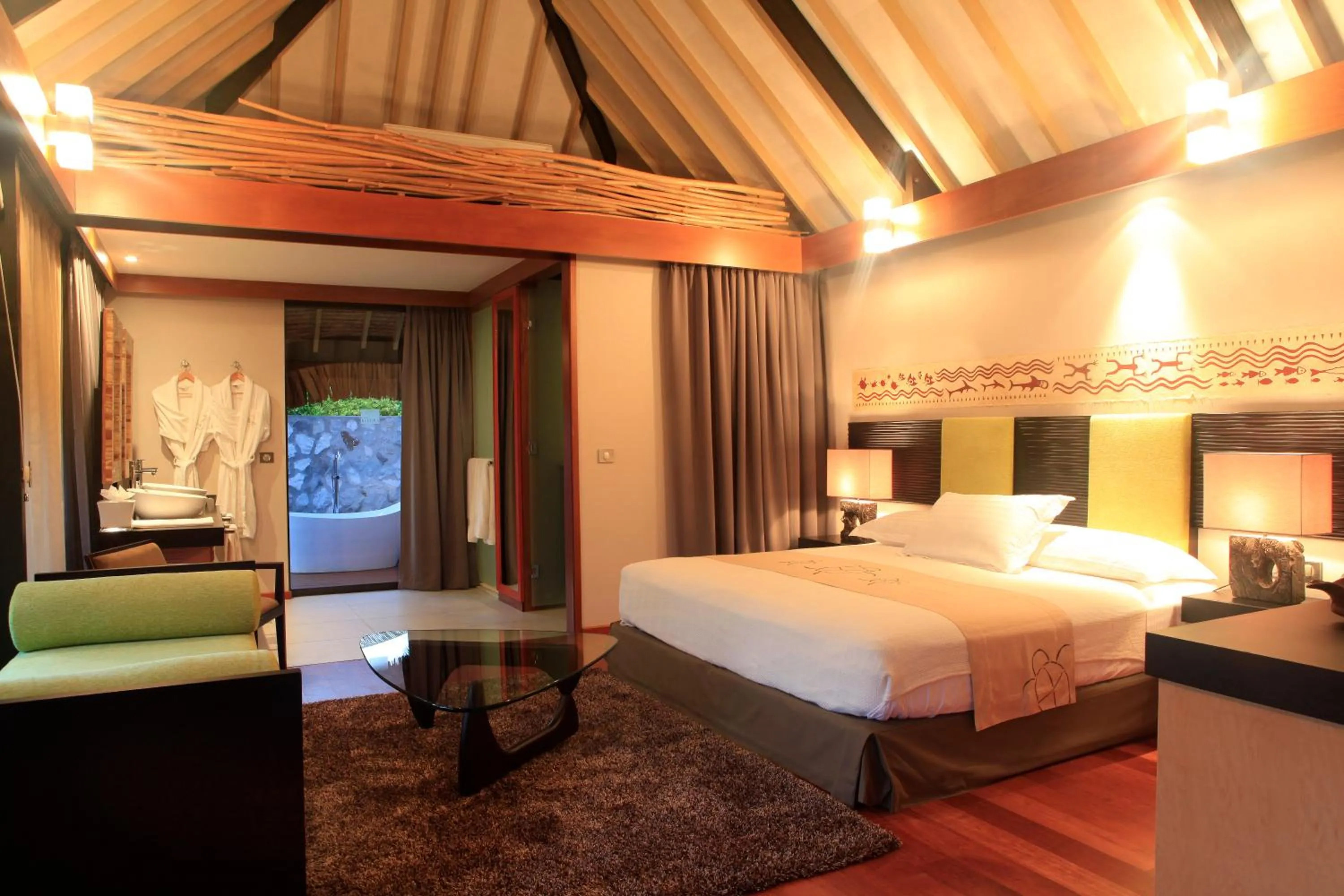 Bedroom, Bed in Hotel Kia Ora Resort & Spa