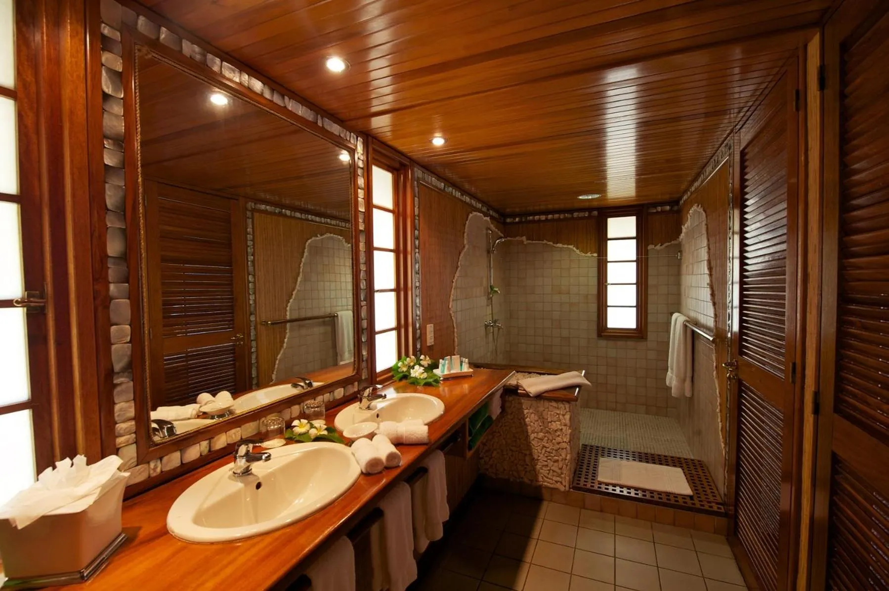 Bathroom in Hotel Kia Ora Resort & Spa
