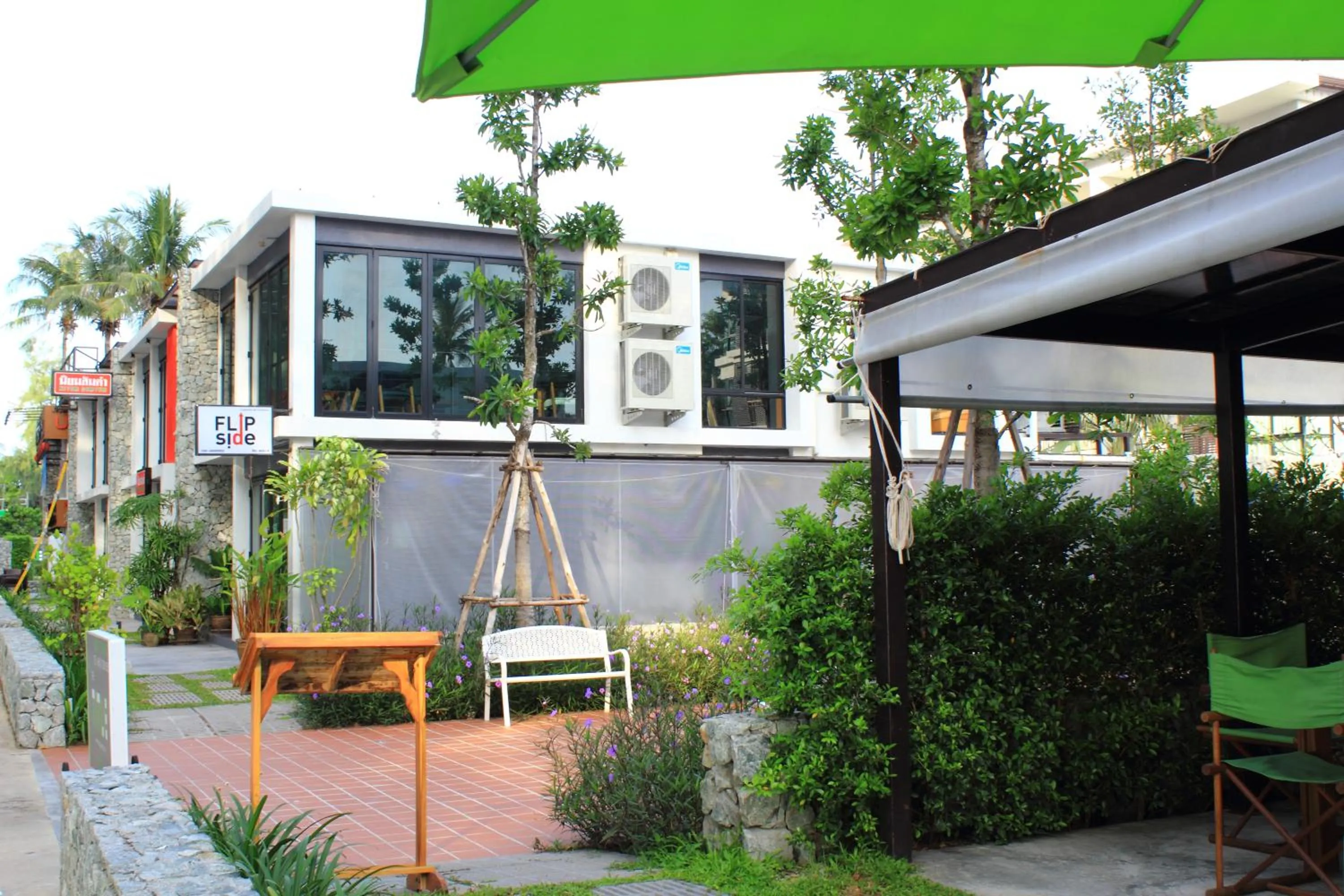 Restaurant/places to eat in The Title Boutique Phuket