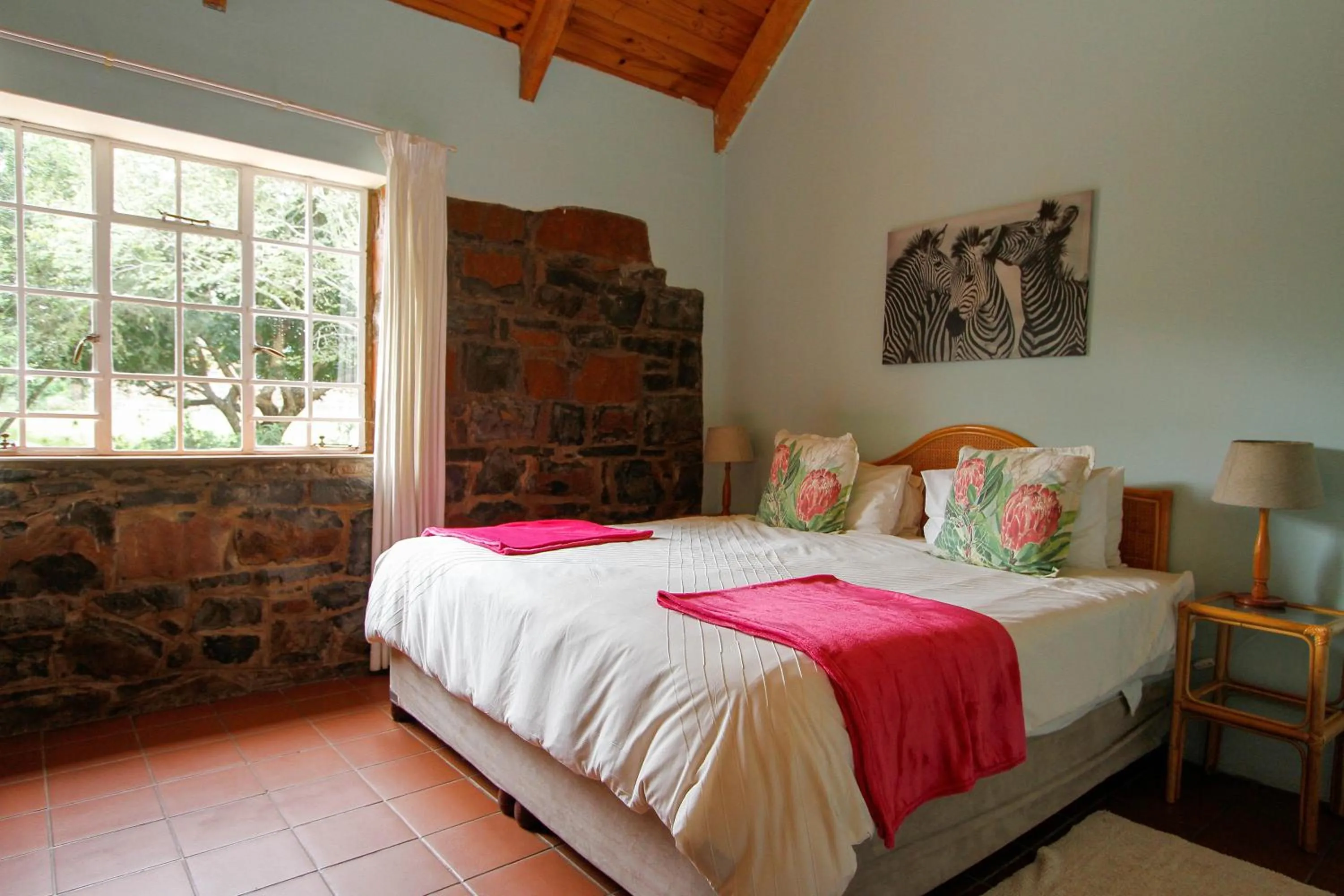 Bedroom, Bed in Spion Kop Lodge